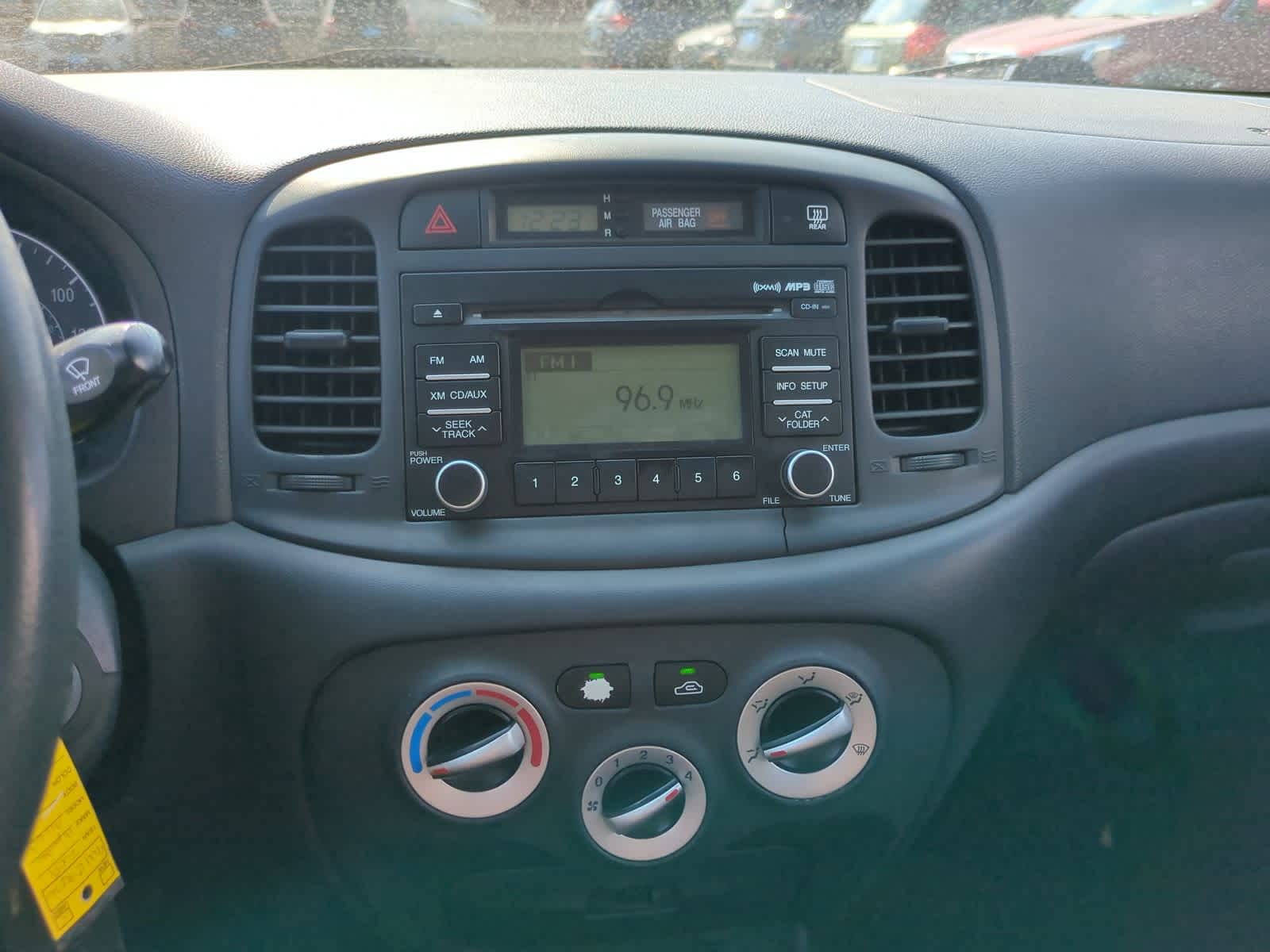 Thumbnail: 2009 Hyundai Accent - 25