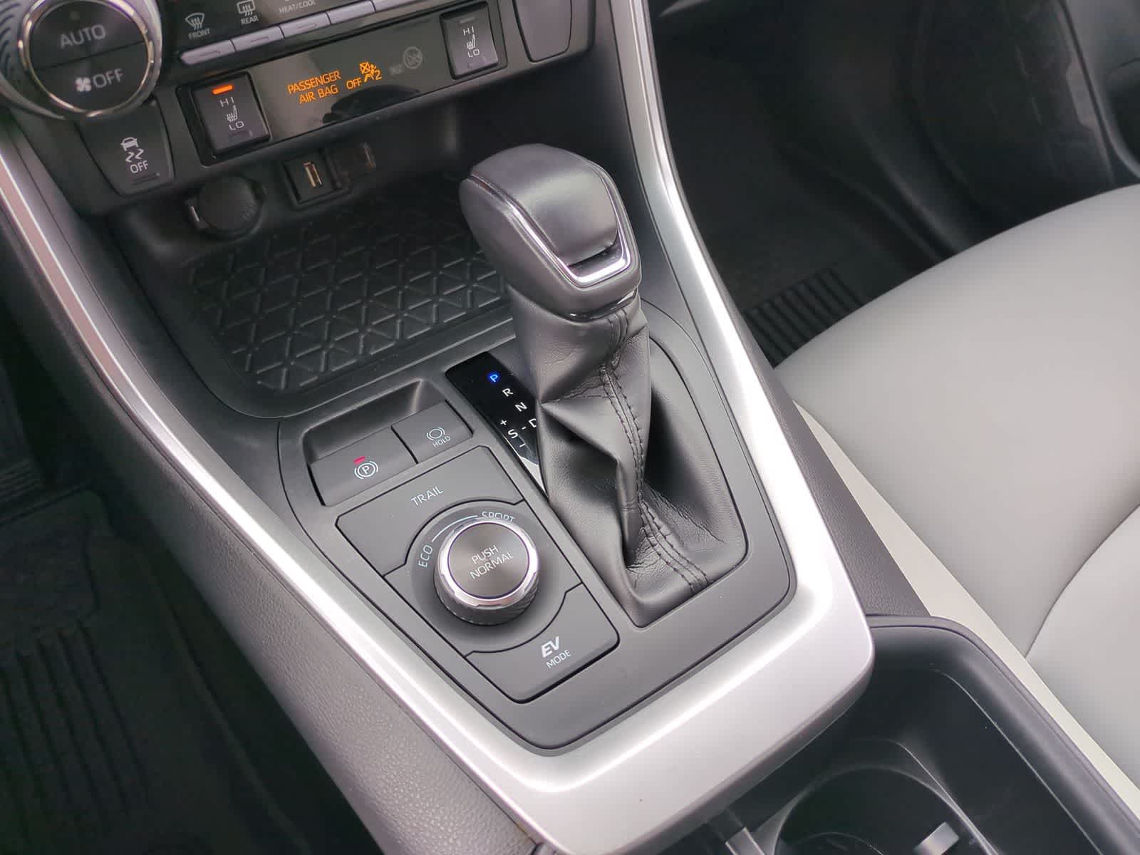 Thumbnail: 2022 Toyota RAV4 - 32