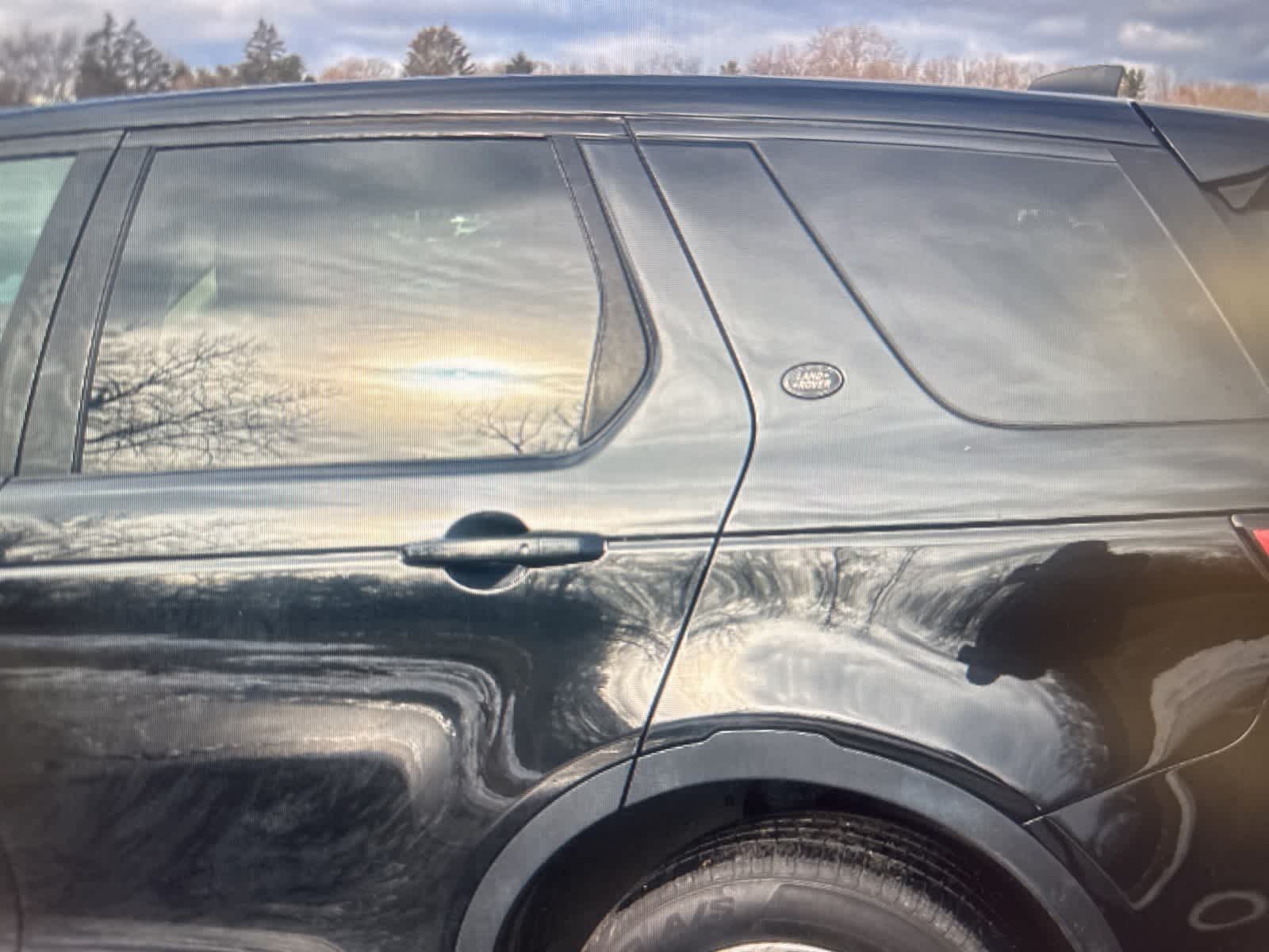 Thumbnail: 2017 Land Rover Discovery Sport - 4