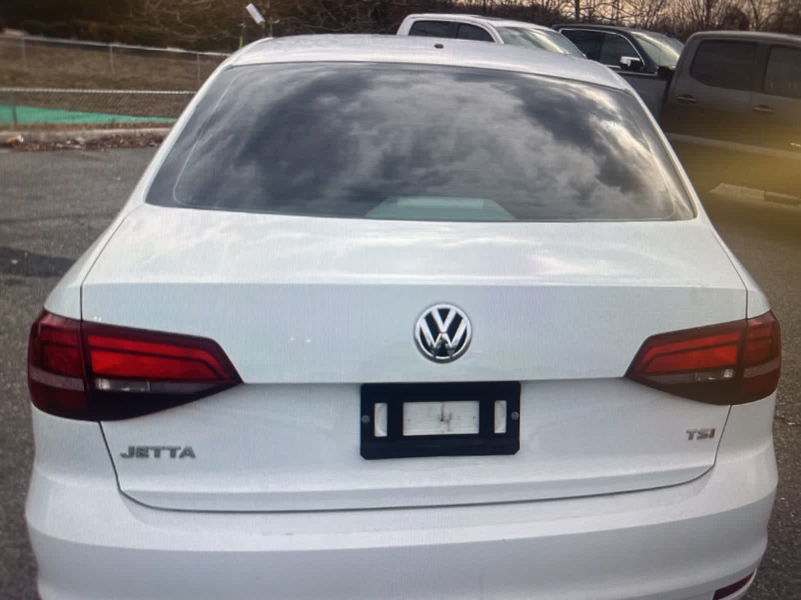 Thumbnail: 2017 Volkswagen Jetta - 4