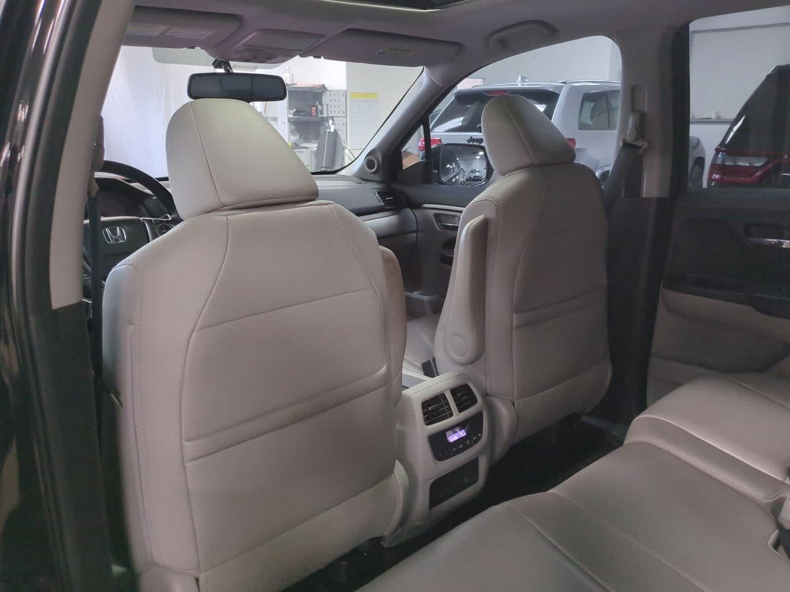 Thumbnail: 2016 Honda Pilot - 18