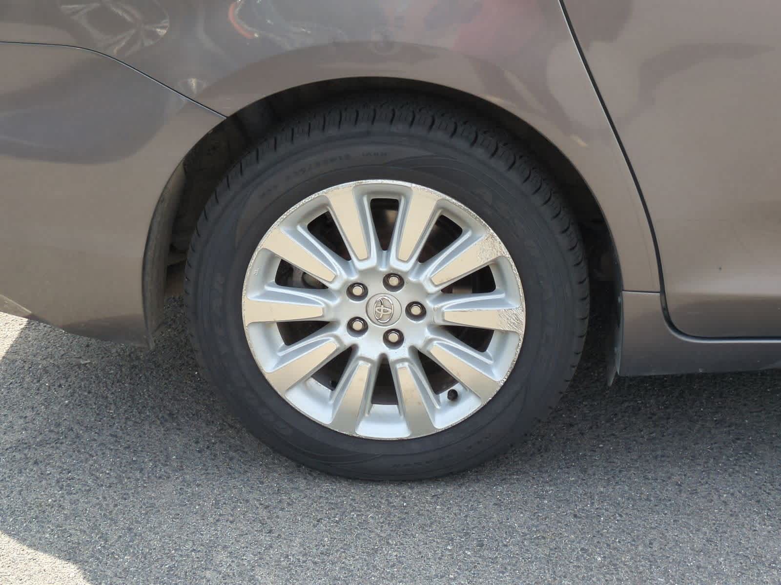 Thumbnail: 2013 Toyota Sienna - 14