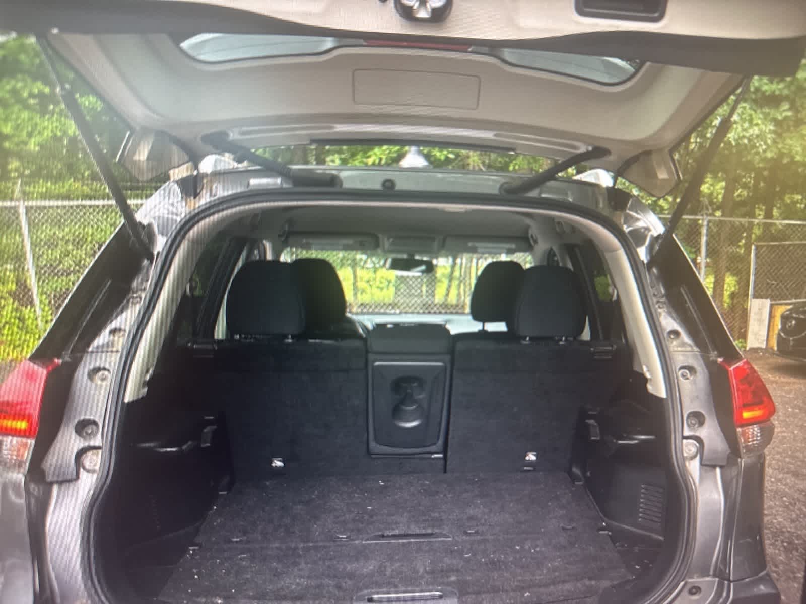 2017 Nissan Rogue SV 17