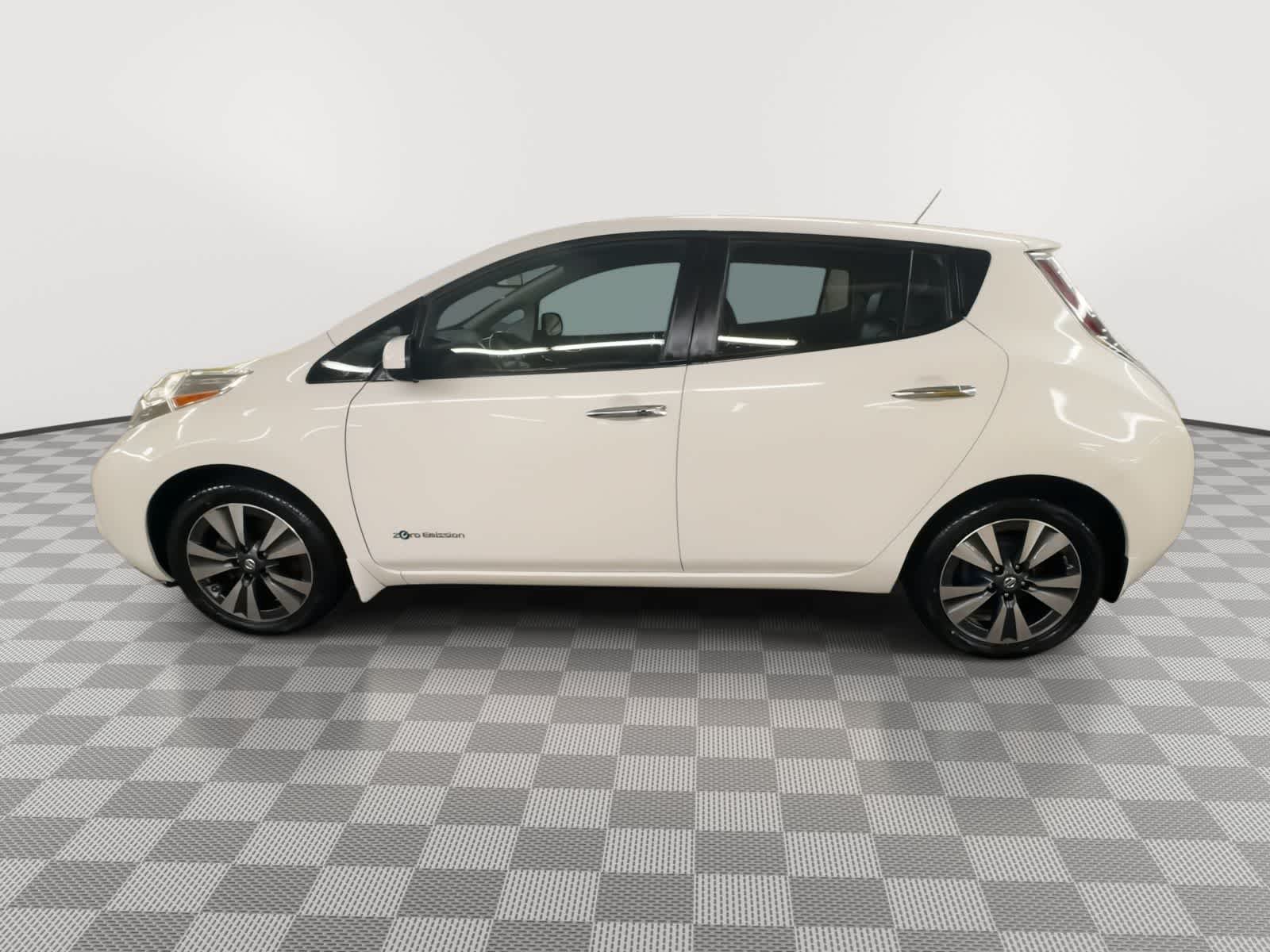 Thumbnail: 2016 Nissan Leaf - 5