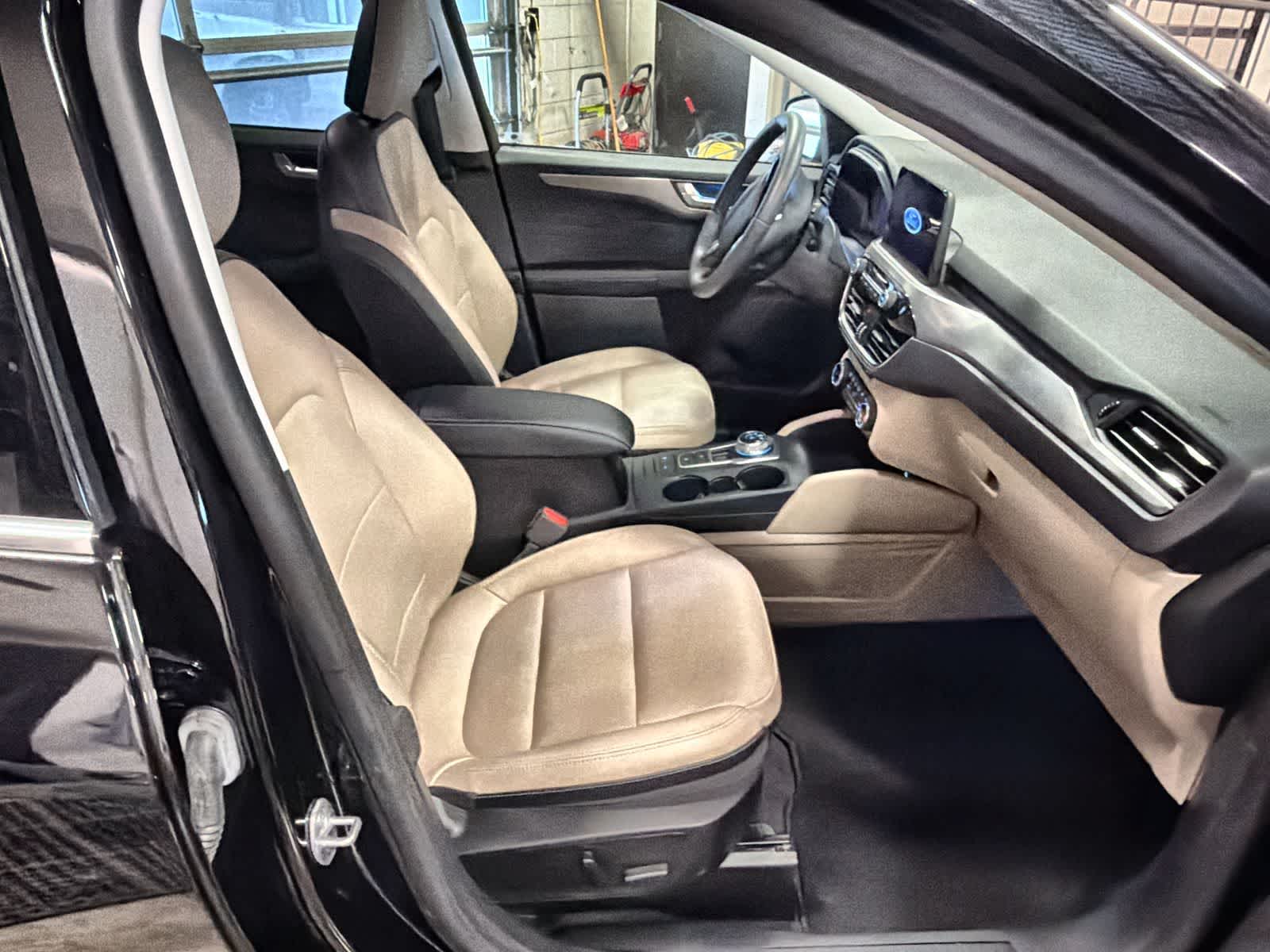 Thumbnail: 2022 Ford Escape - 22