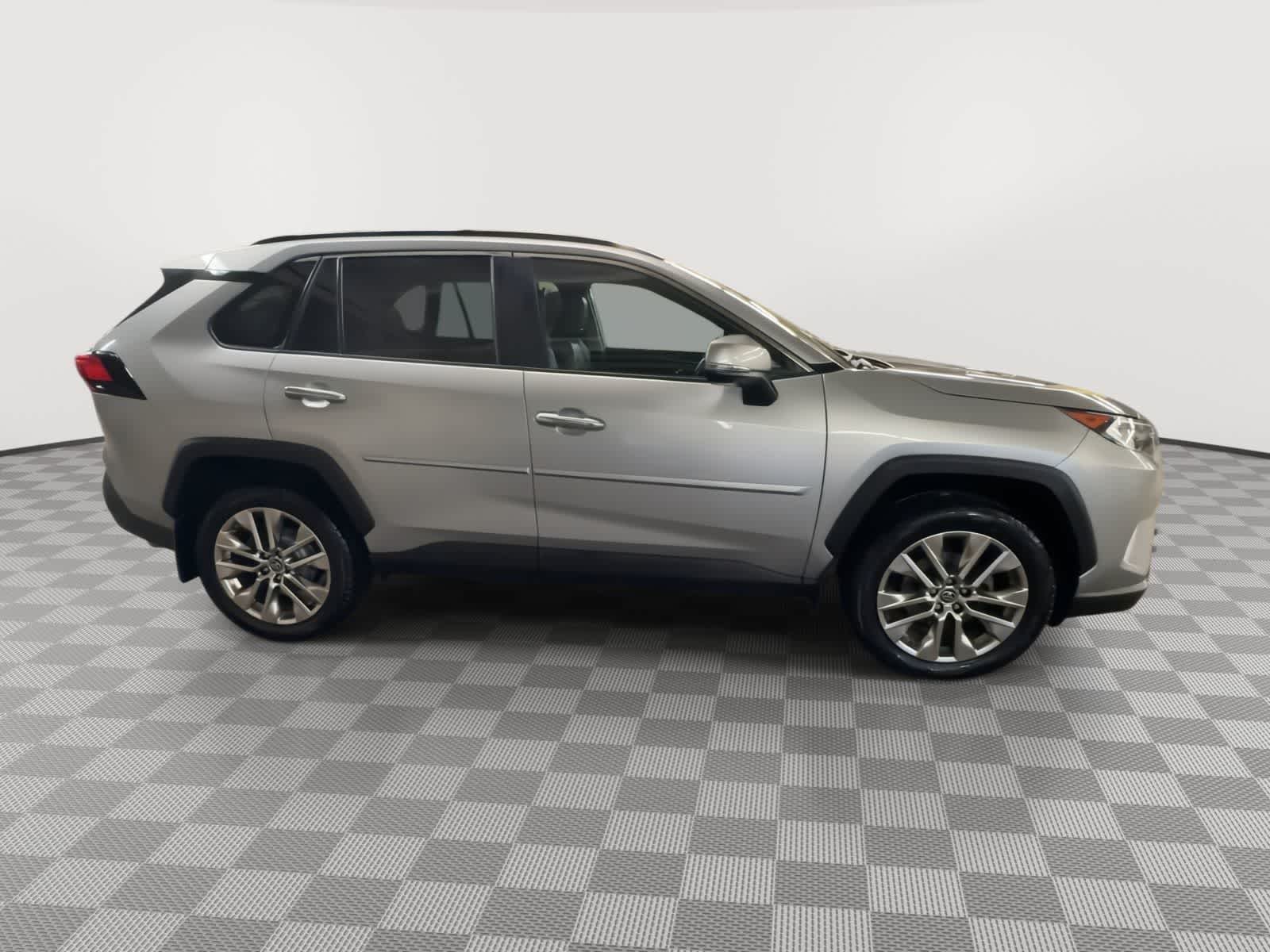Thumbnail: 2019 Toyota RAV4 - 9