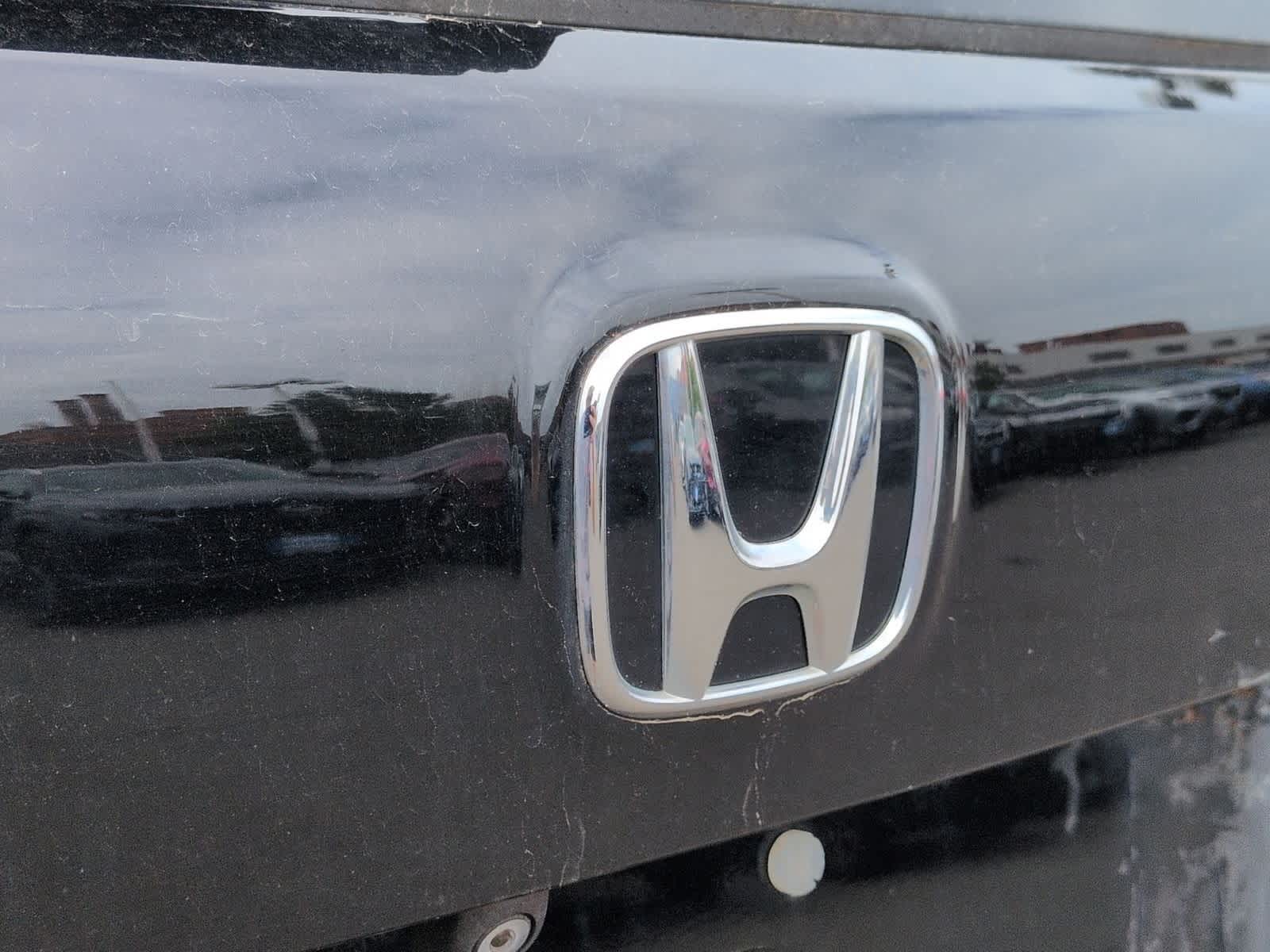 Thumbnail: 2017 Honda Pilot - 12