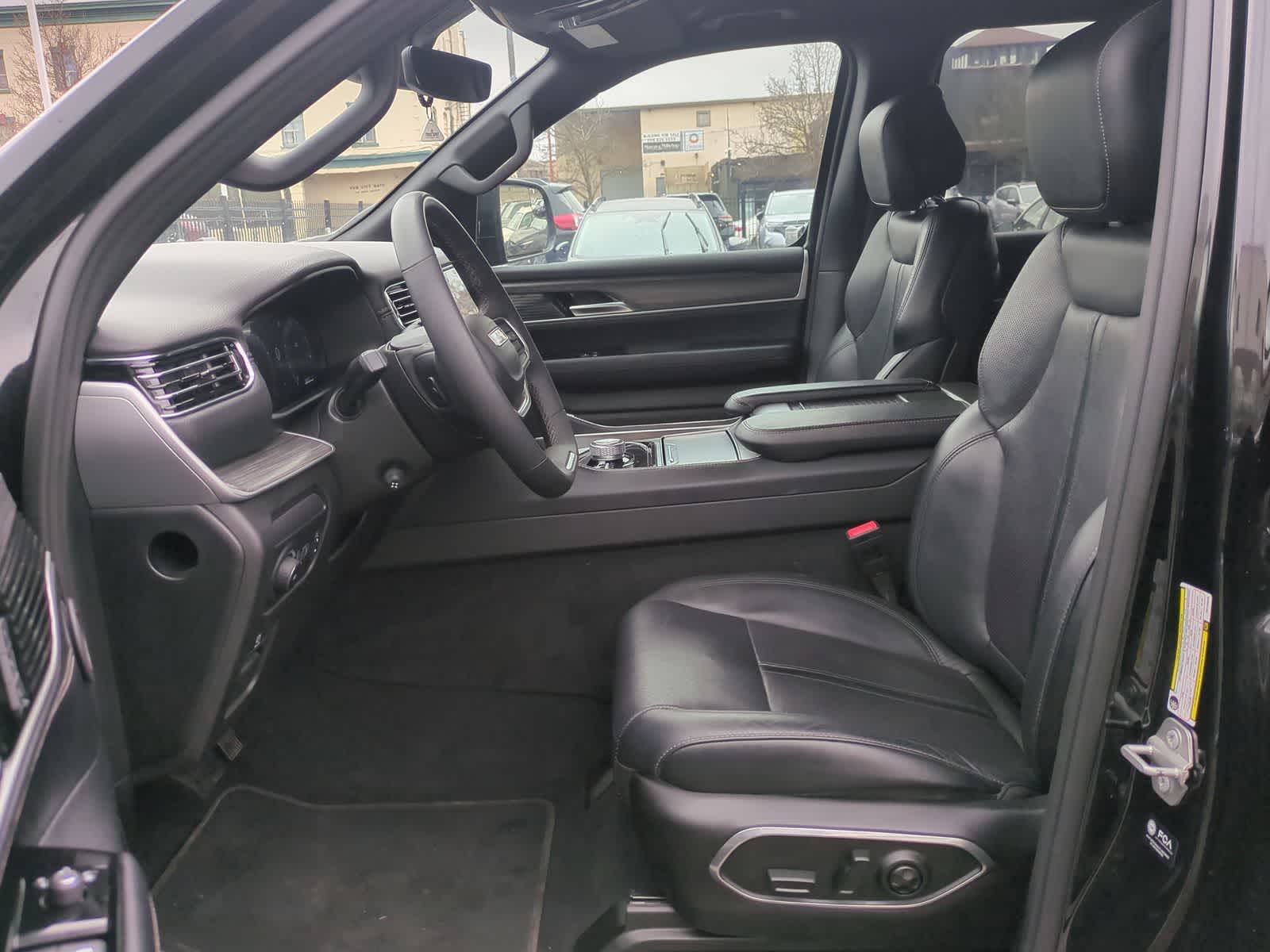 Thumbnail: 2024 Jeep Wagoneer - 16