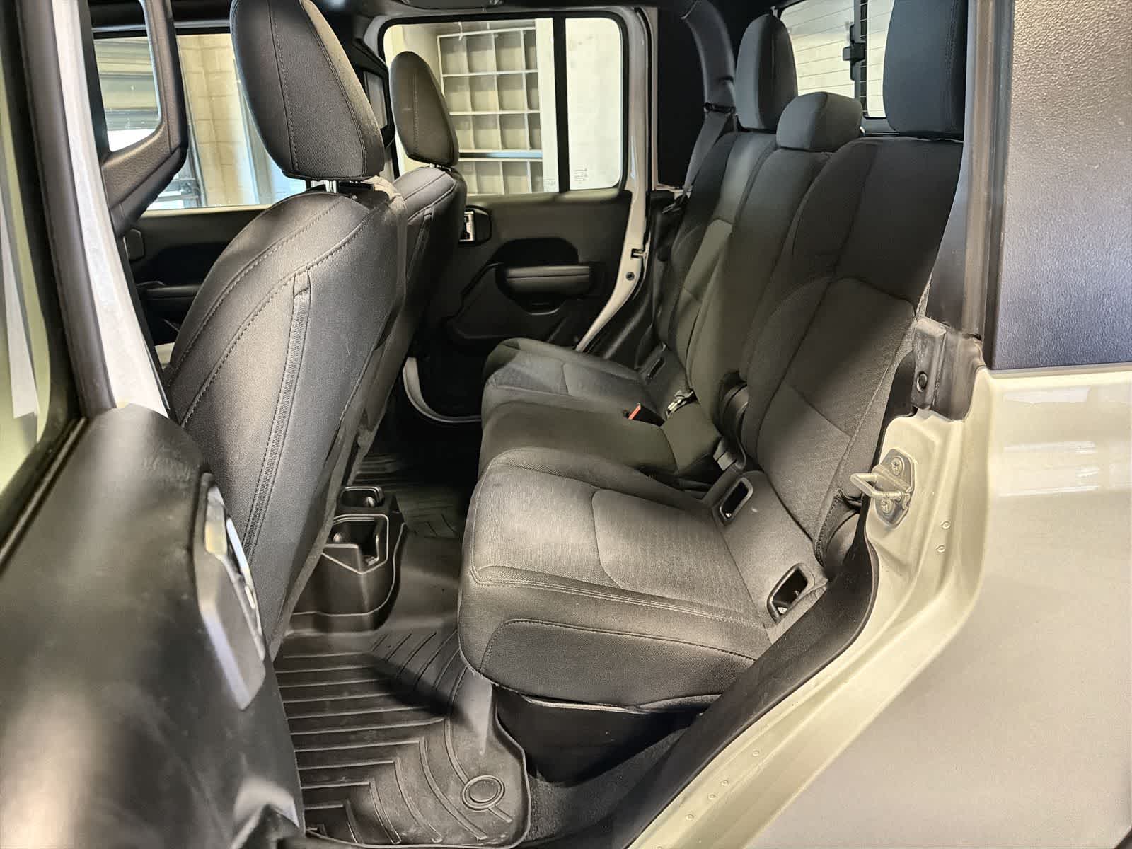 Thumbnail: 2020 Jeep Gladiator - 20