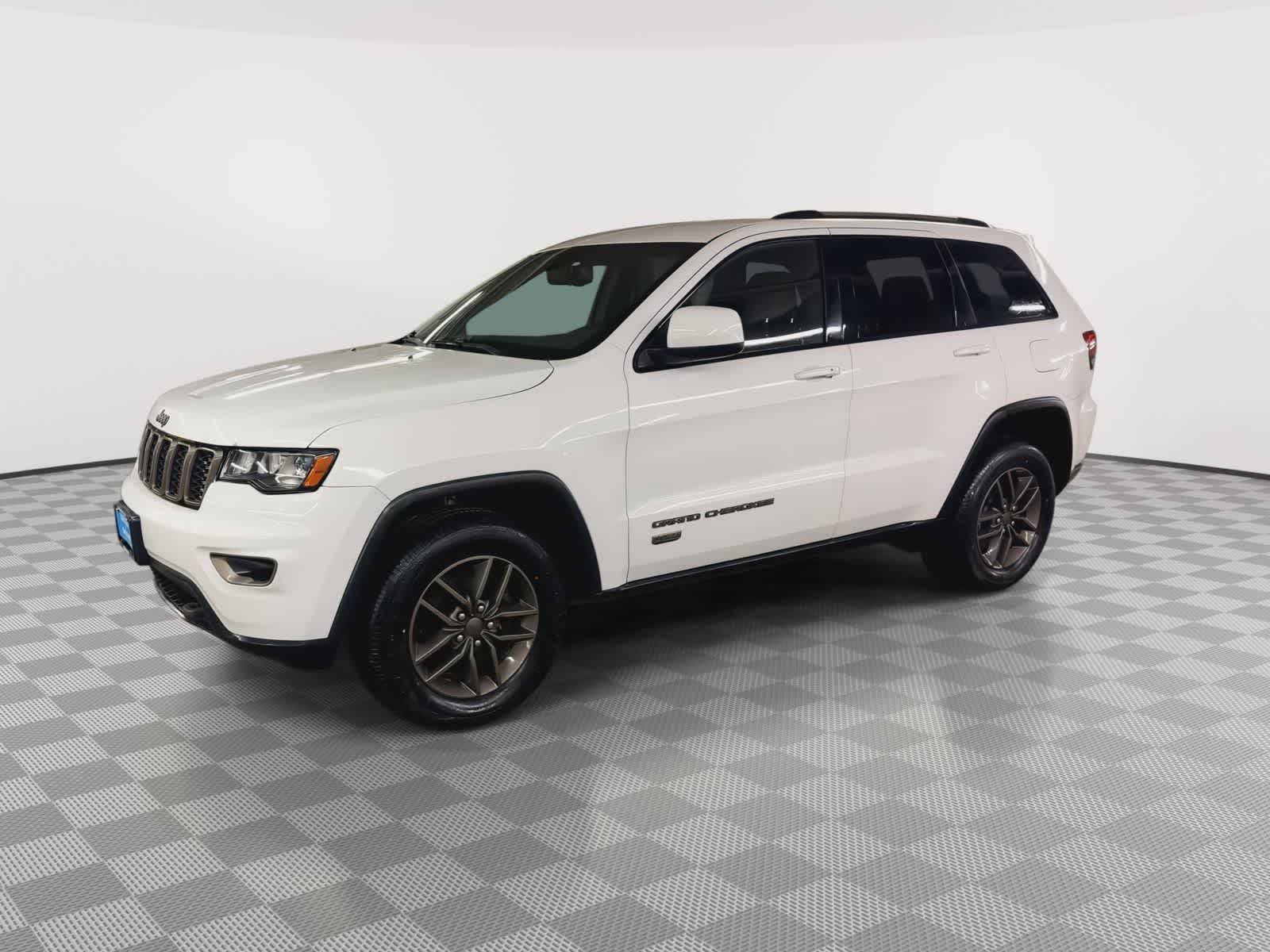 Thumbnail: 2016 Jeep Grand Cherokee - 8