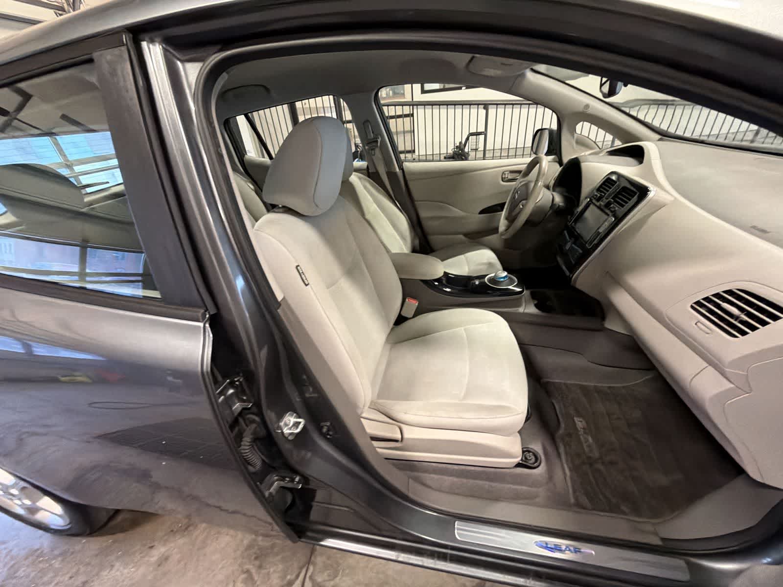 Thumbnail: 2015 Nissan Leaf - 21