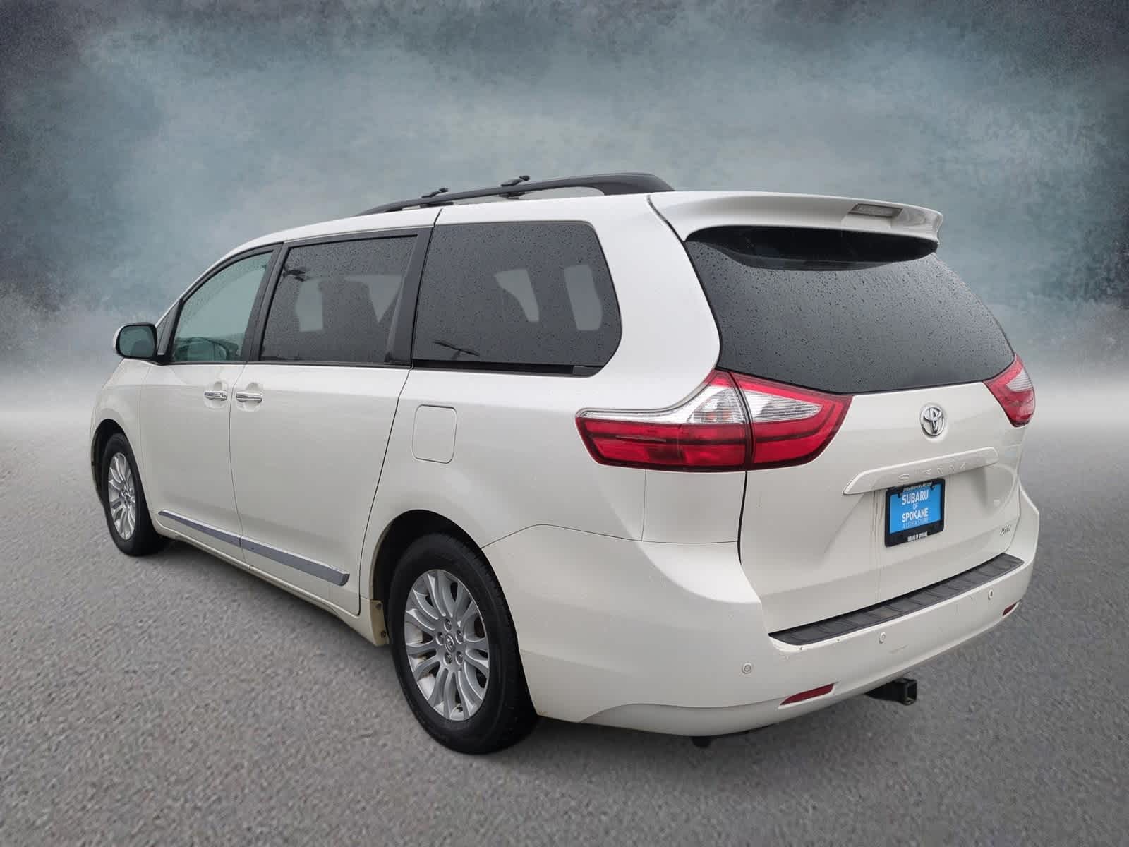 Thumbnail: 2017 Toyota Sienna - 6