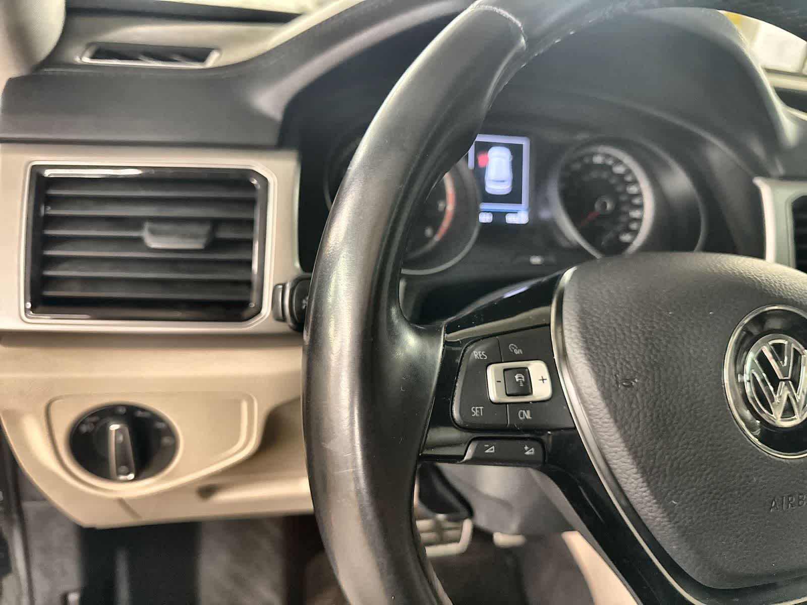 Thumbnail: 2018 Volkswagen Atlas - 26