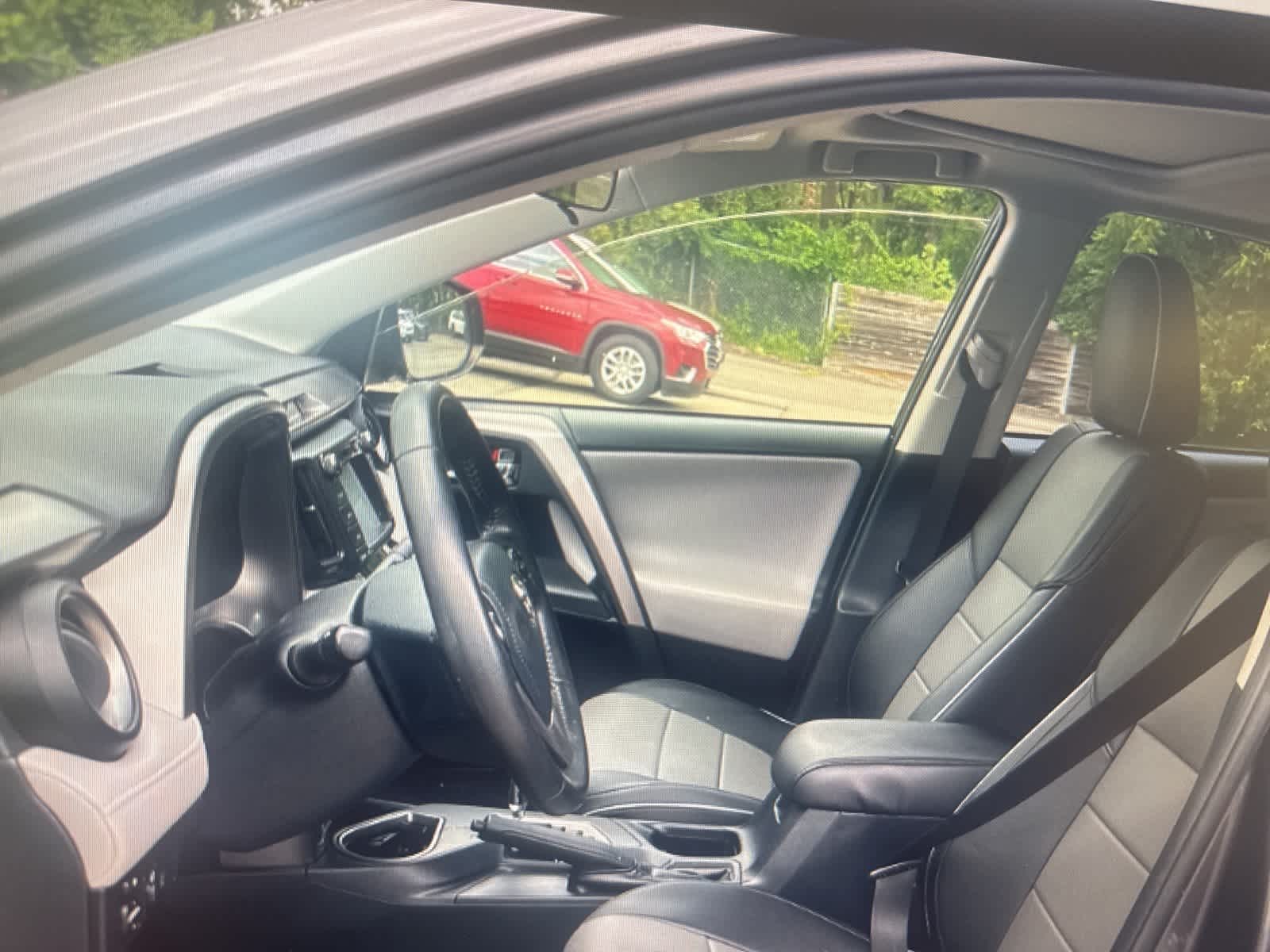 Thumbnail: 2018 Toyota RAV4 - 10