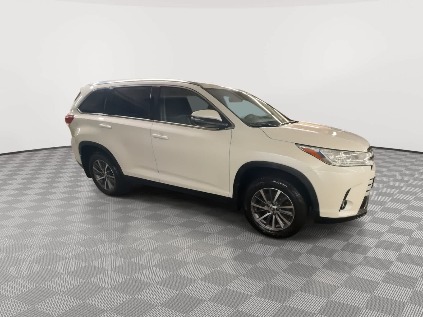 Thumbnail: 2019 Toyota Highlander - 2