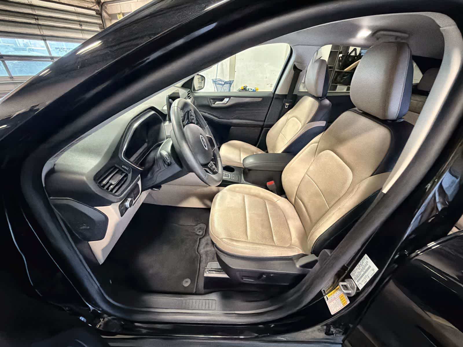 Thumbnail: 2022 Ford Escape - 17