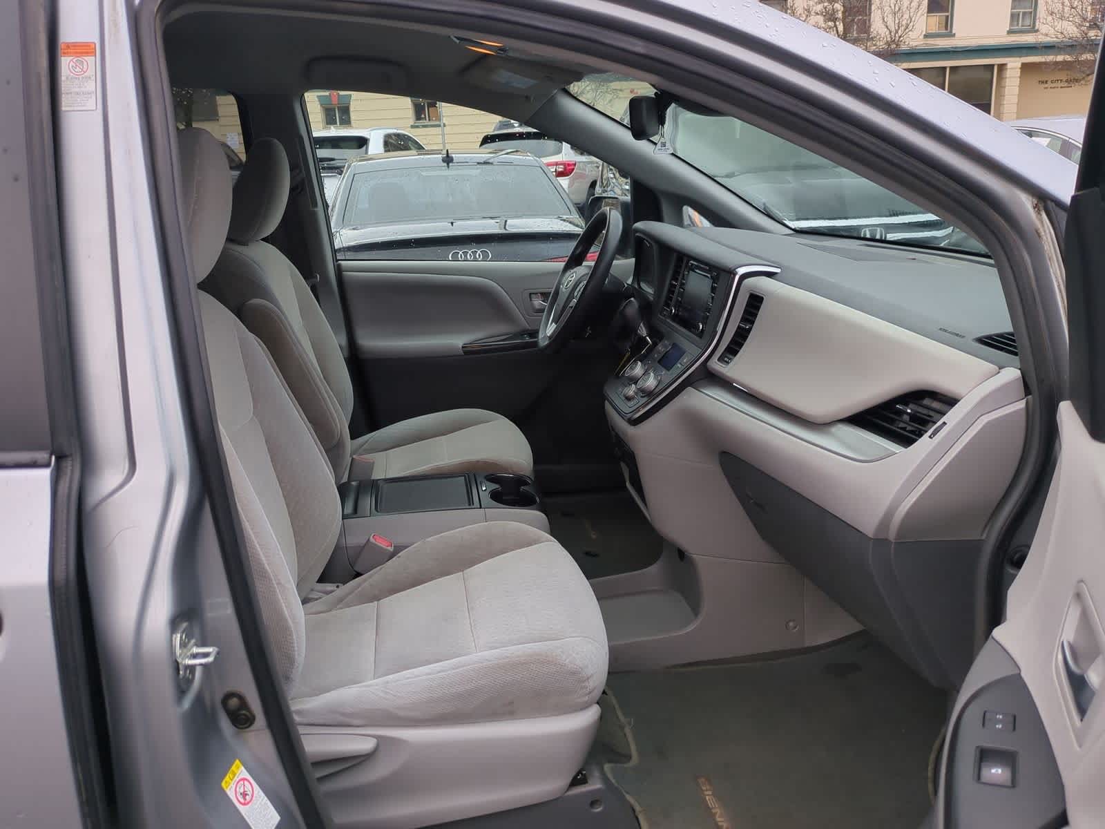 Thumbnail: 2018 Toyota Sienna - 22