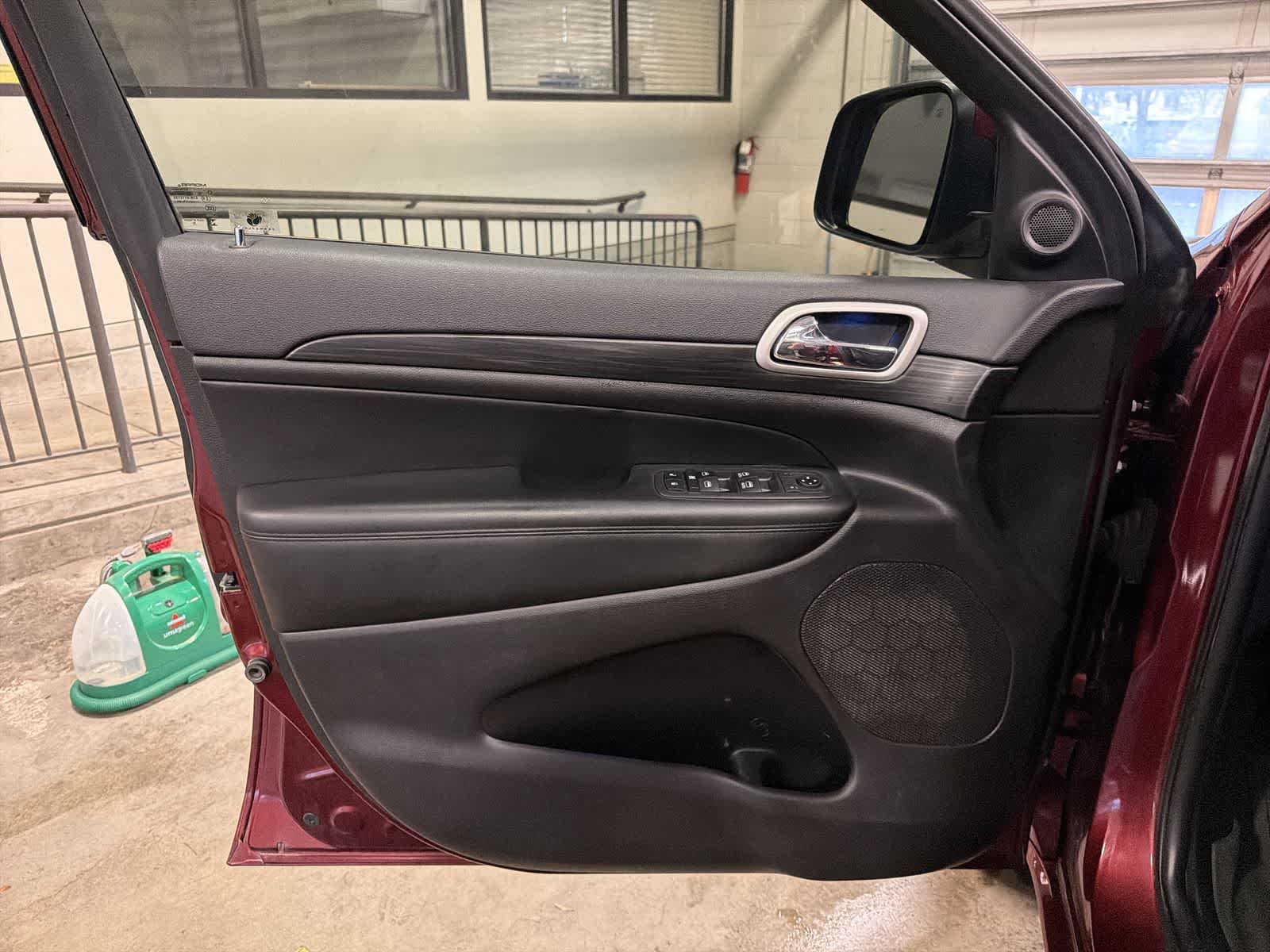 Thumbnail: 2020 Jeep Grand Cherokee - 10