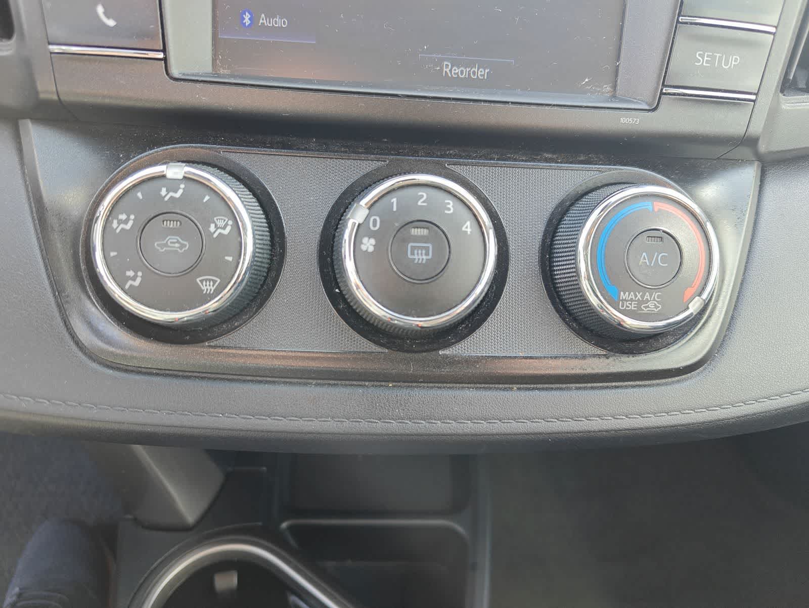 Thumbnail: 2017 Toyota RAV4 - 27