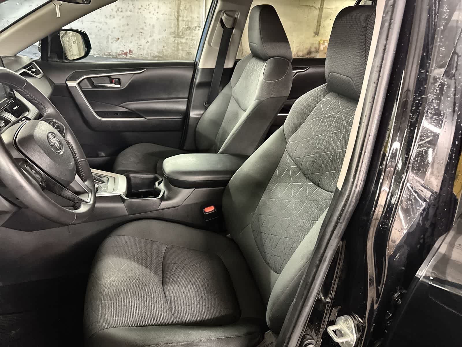 Thumbnail: 2022 Toyota RAV4 - 17