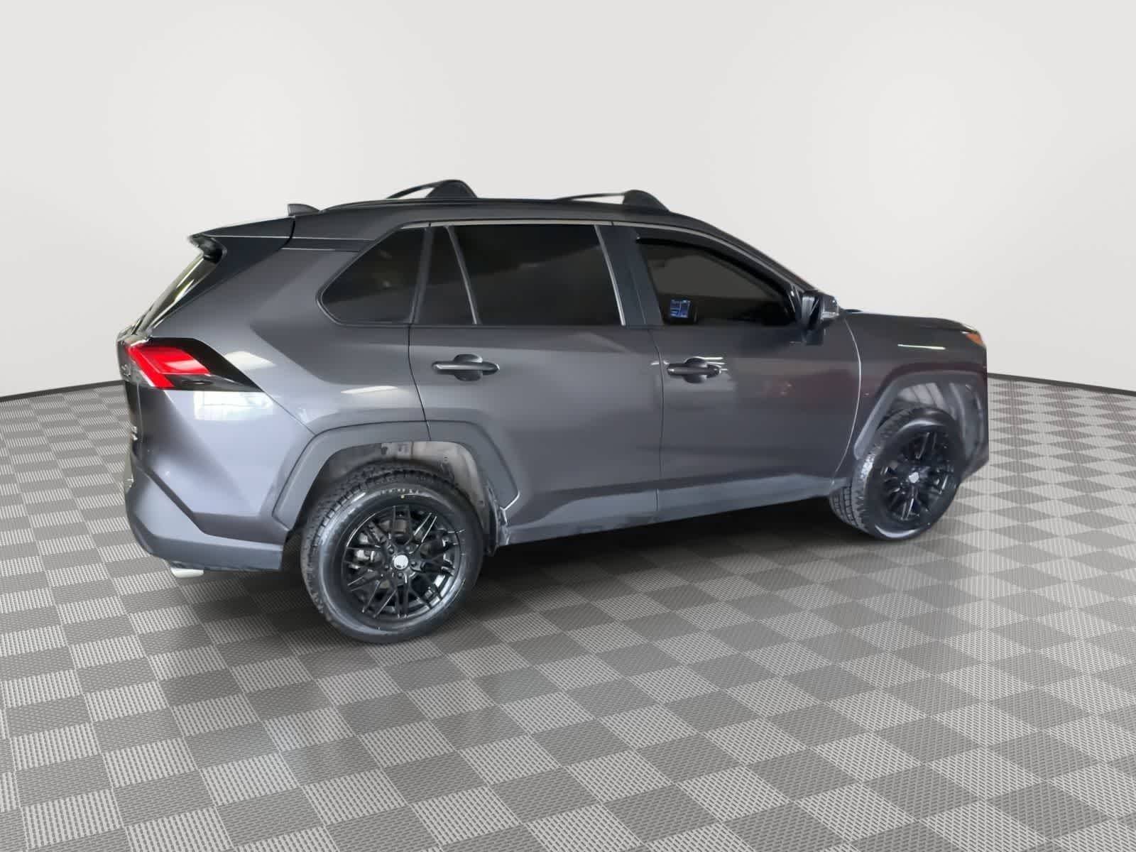 Thumbnail: 2022 Toyota RAV4 - 8