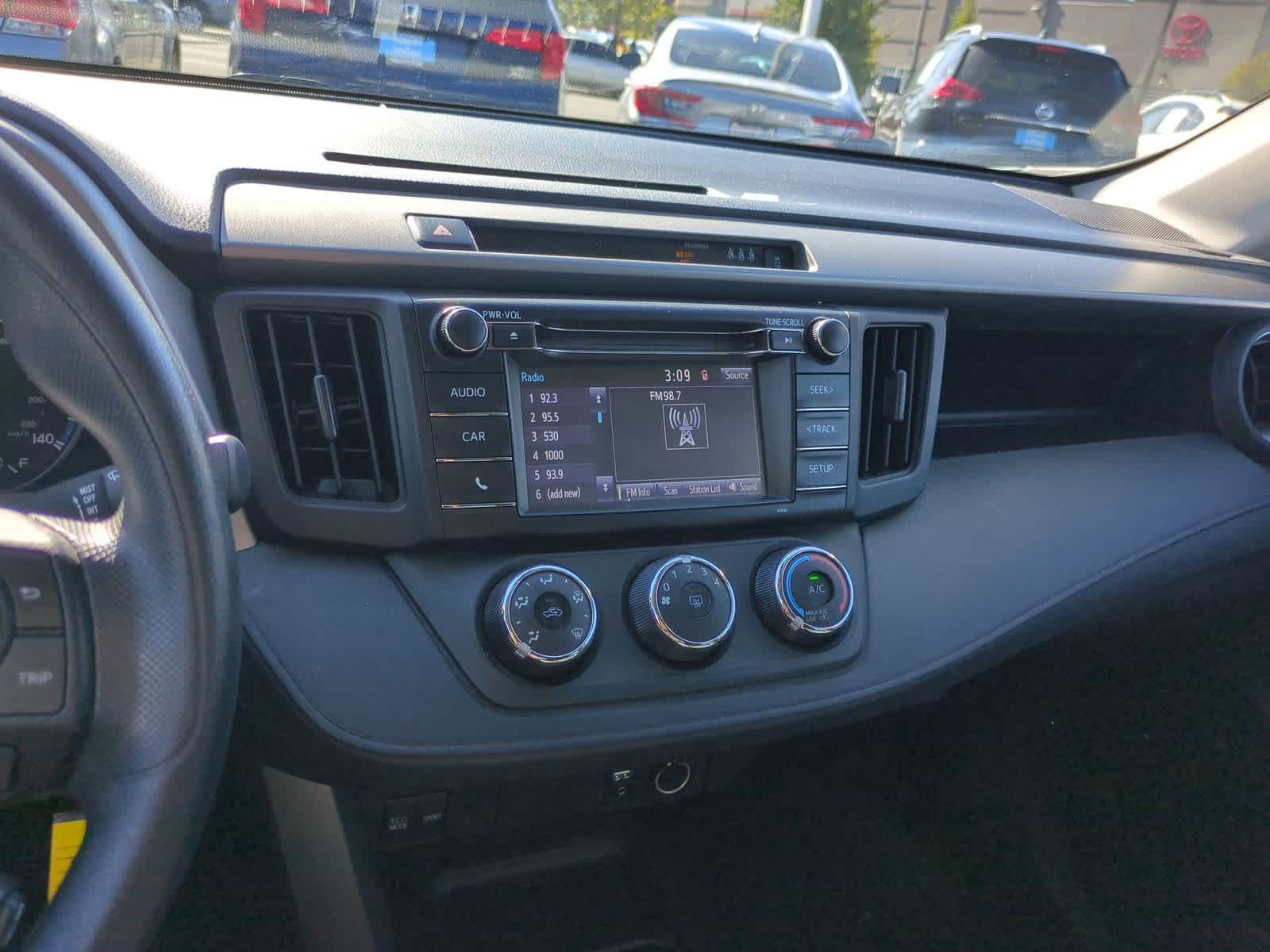 Thumbnail: 2018 Toyota RAV4 - 28