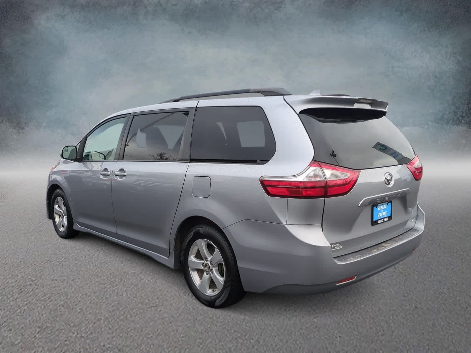 Thumbnail: 2018 Toyota Sienna - 6