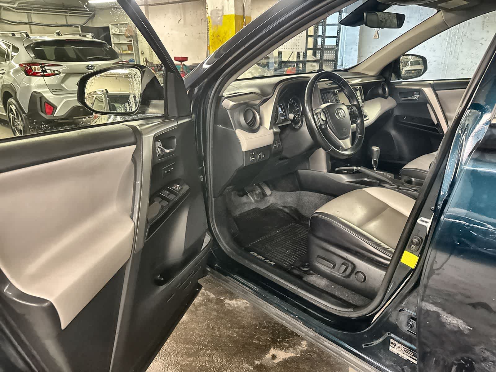Thumbnail: 2018 Toyota RAV4 - 10