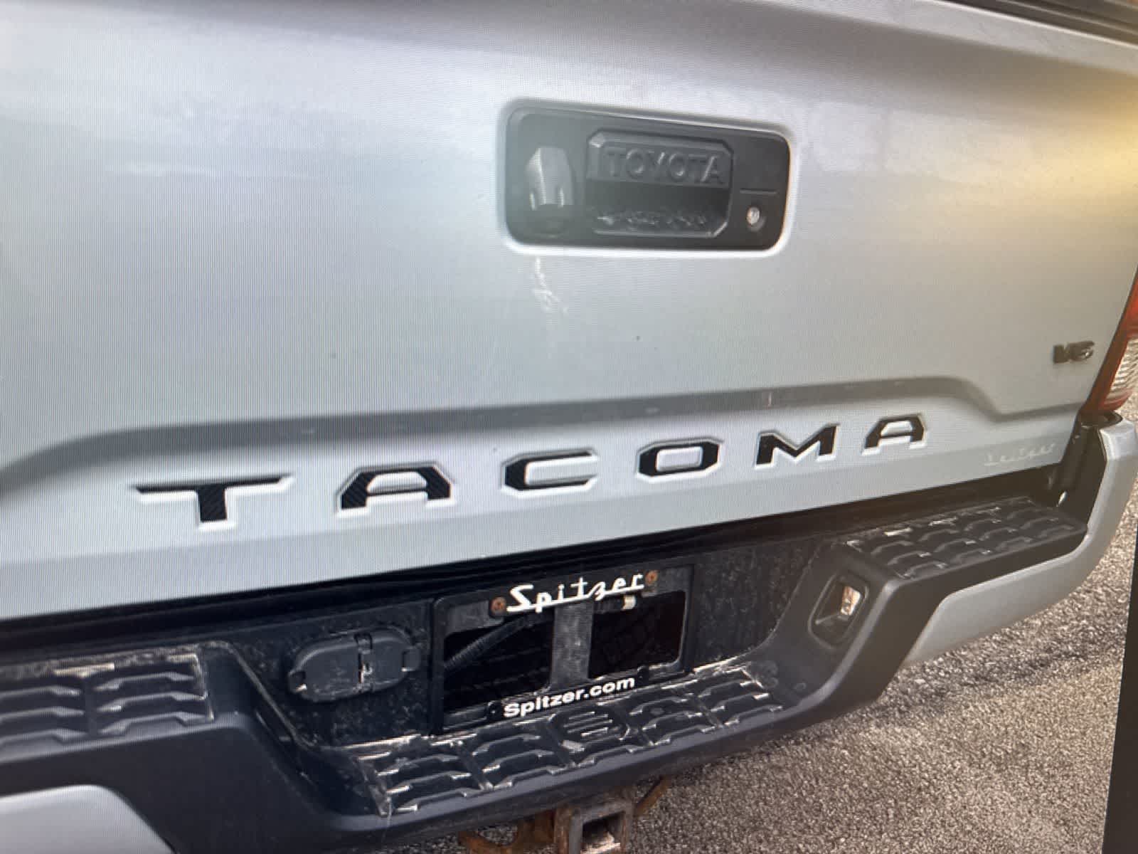 Thumbnail: 2018 Toyota Tacoma - 10