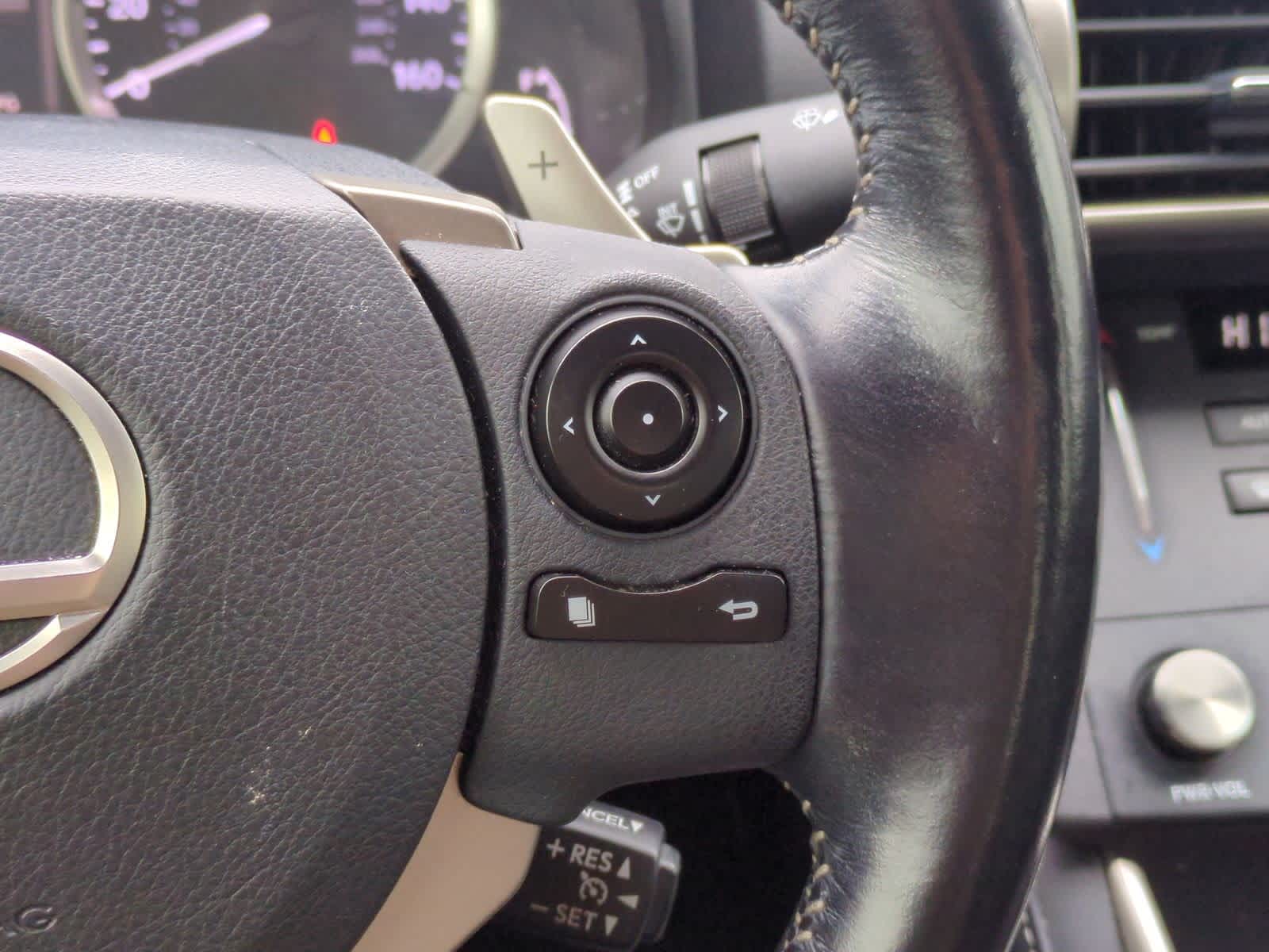 Thumbnail: 2015 Lexus IS - 26