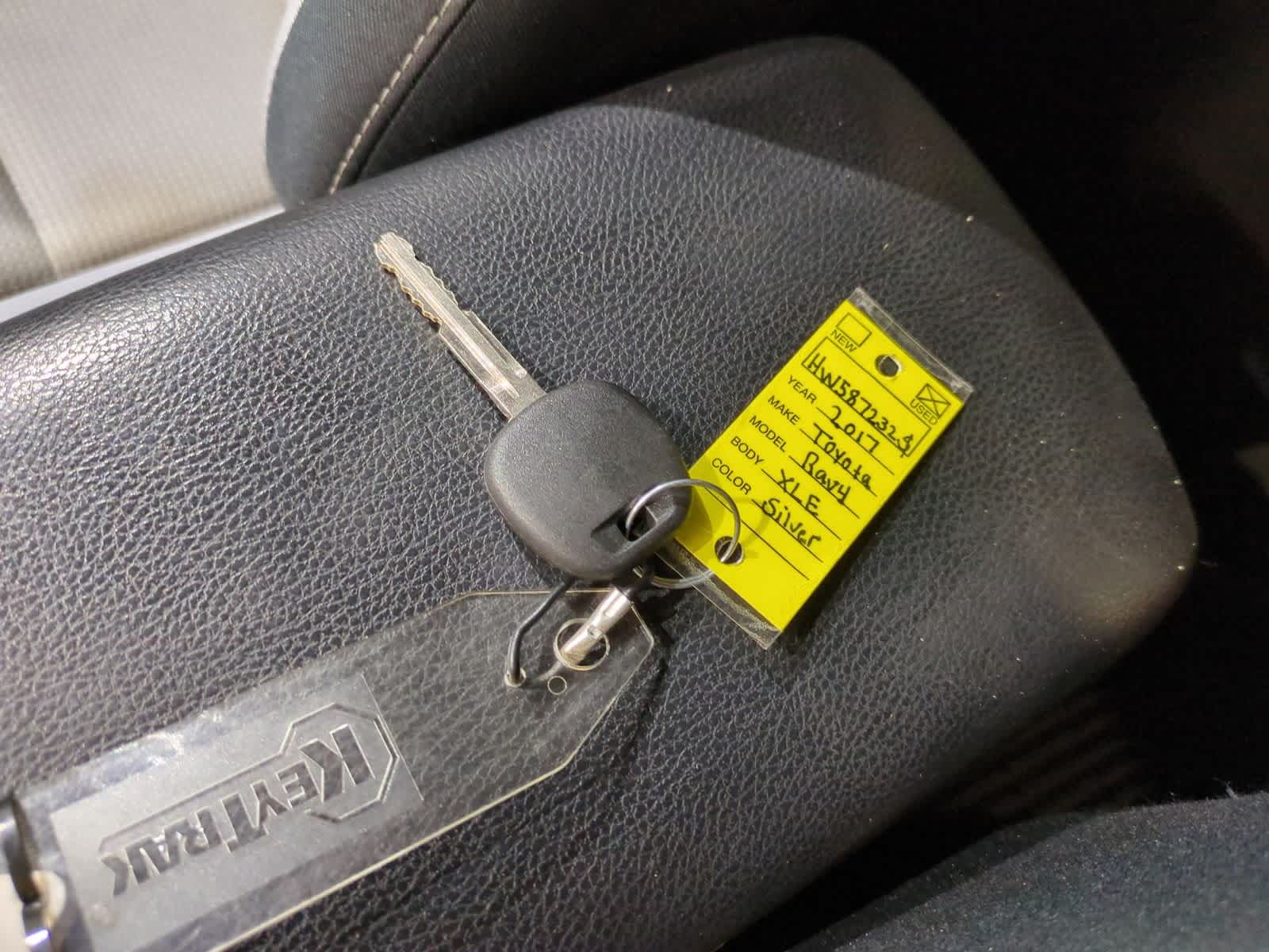 Thumbnail: 2017 Toyota RAV4 - 35