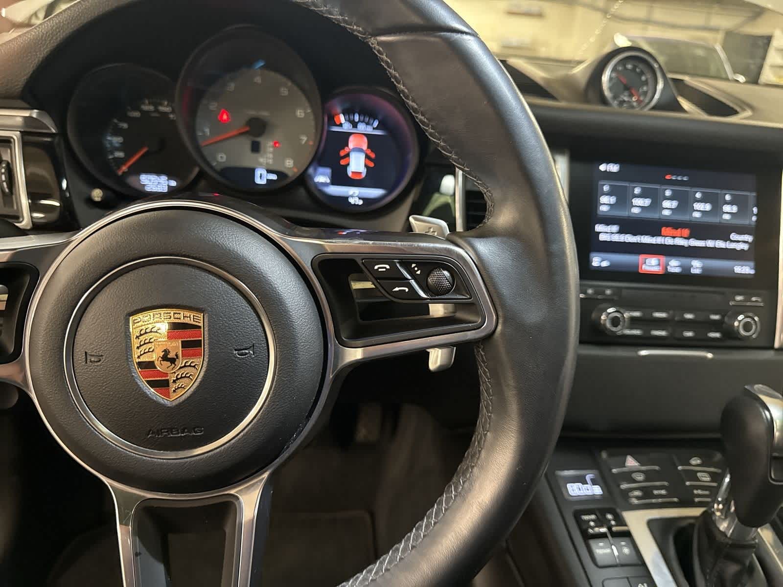 Thumbnail: 2017 Porsche Macan - 26