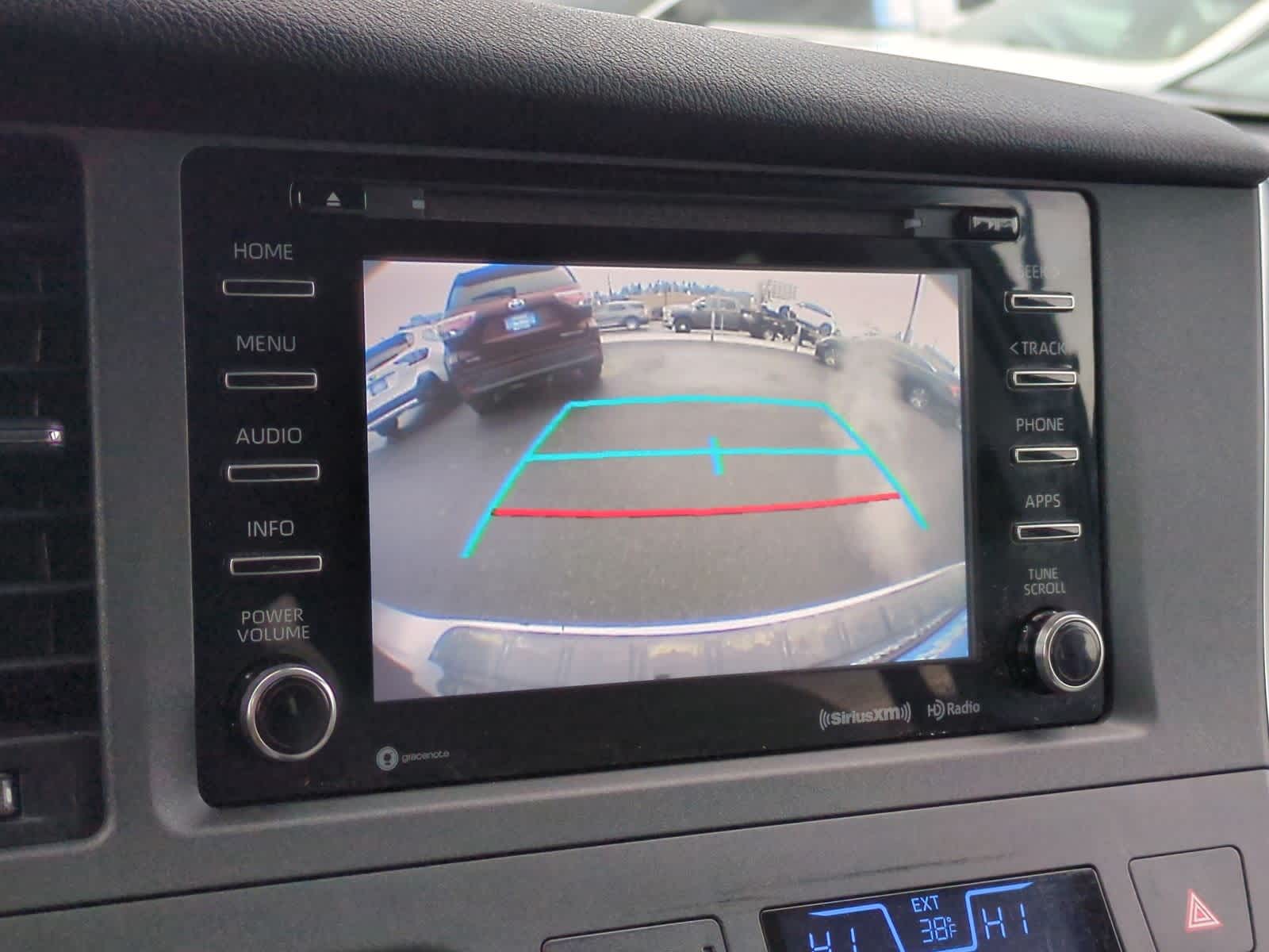 Thumbnail: 2018 Toyota Sienna - 29