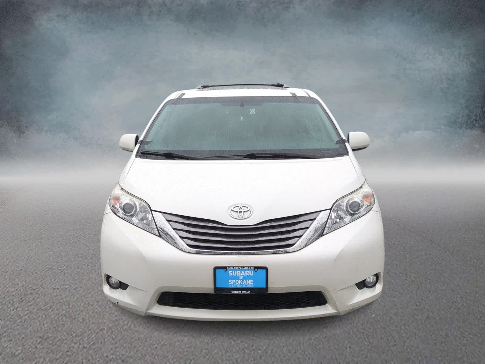 Thumbnail: 2017 Toyota Sienna - 3