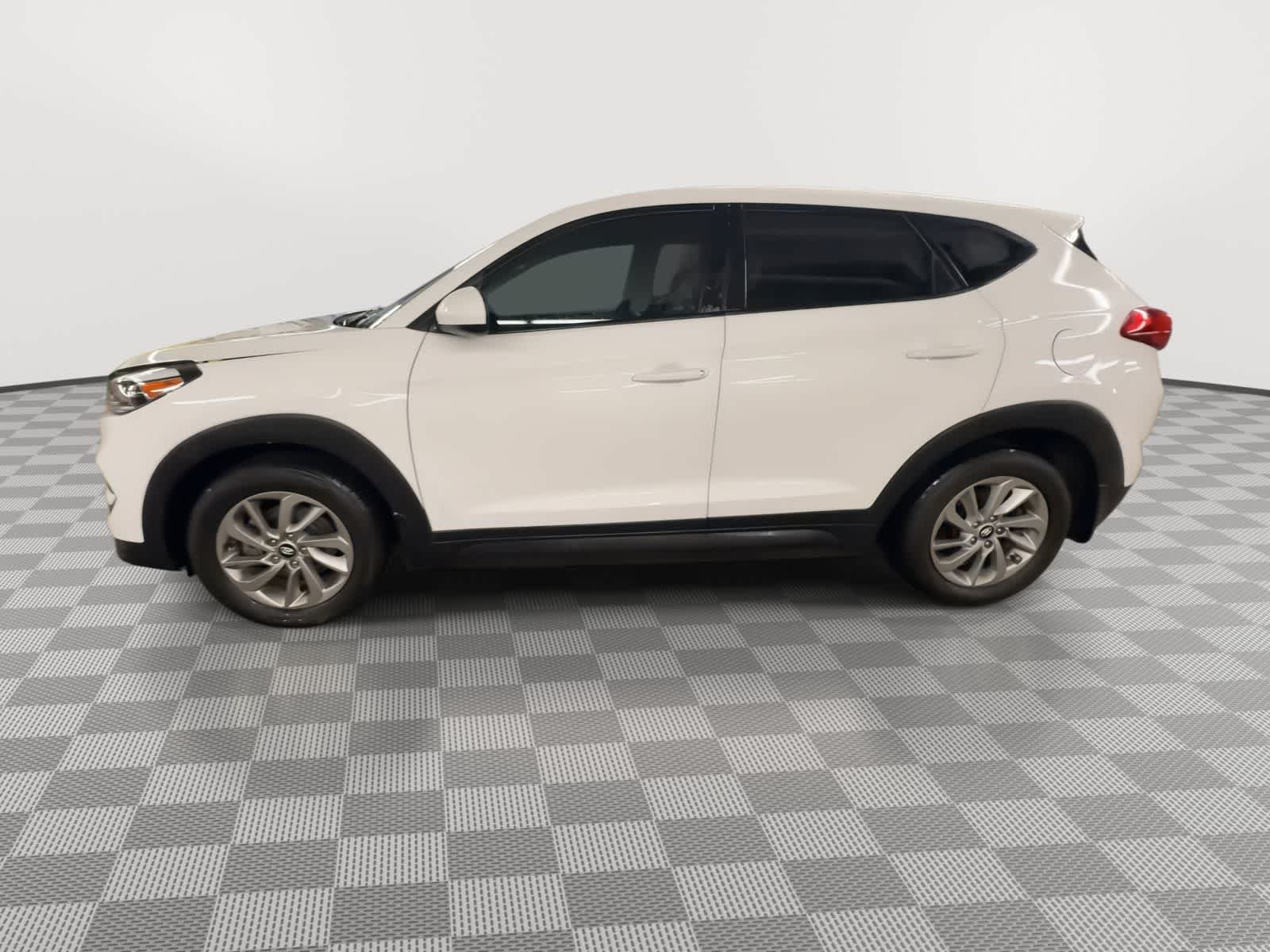 Thumbnail: 2017 Hyundai Tucson - 9