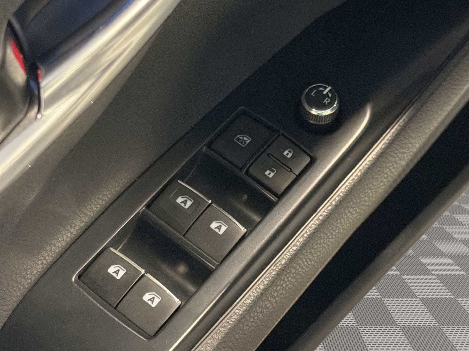 2020 Toyota Camry XSE - Photo 17