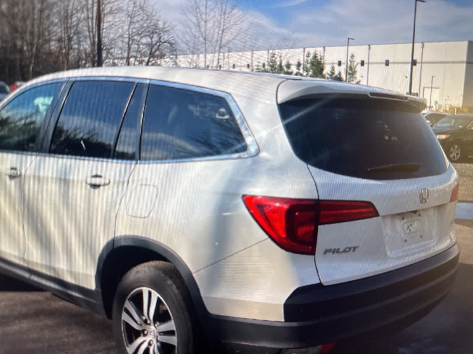 Thumbnail: 2017 Honda Pilot - 3