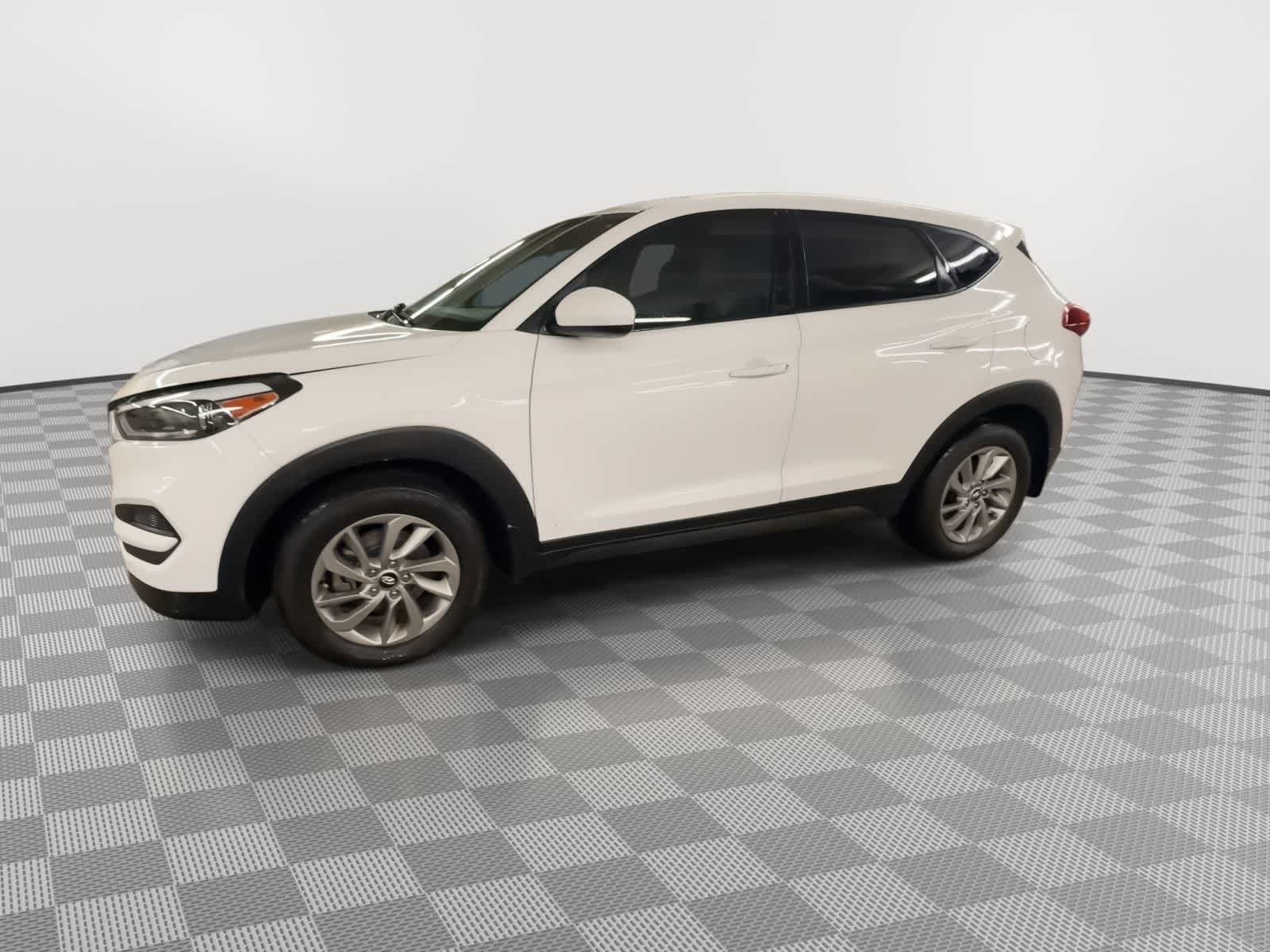 Thumbnail: 2017 Hyundai Tucson - 8