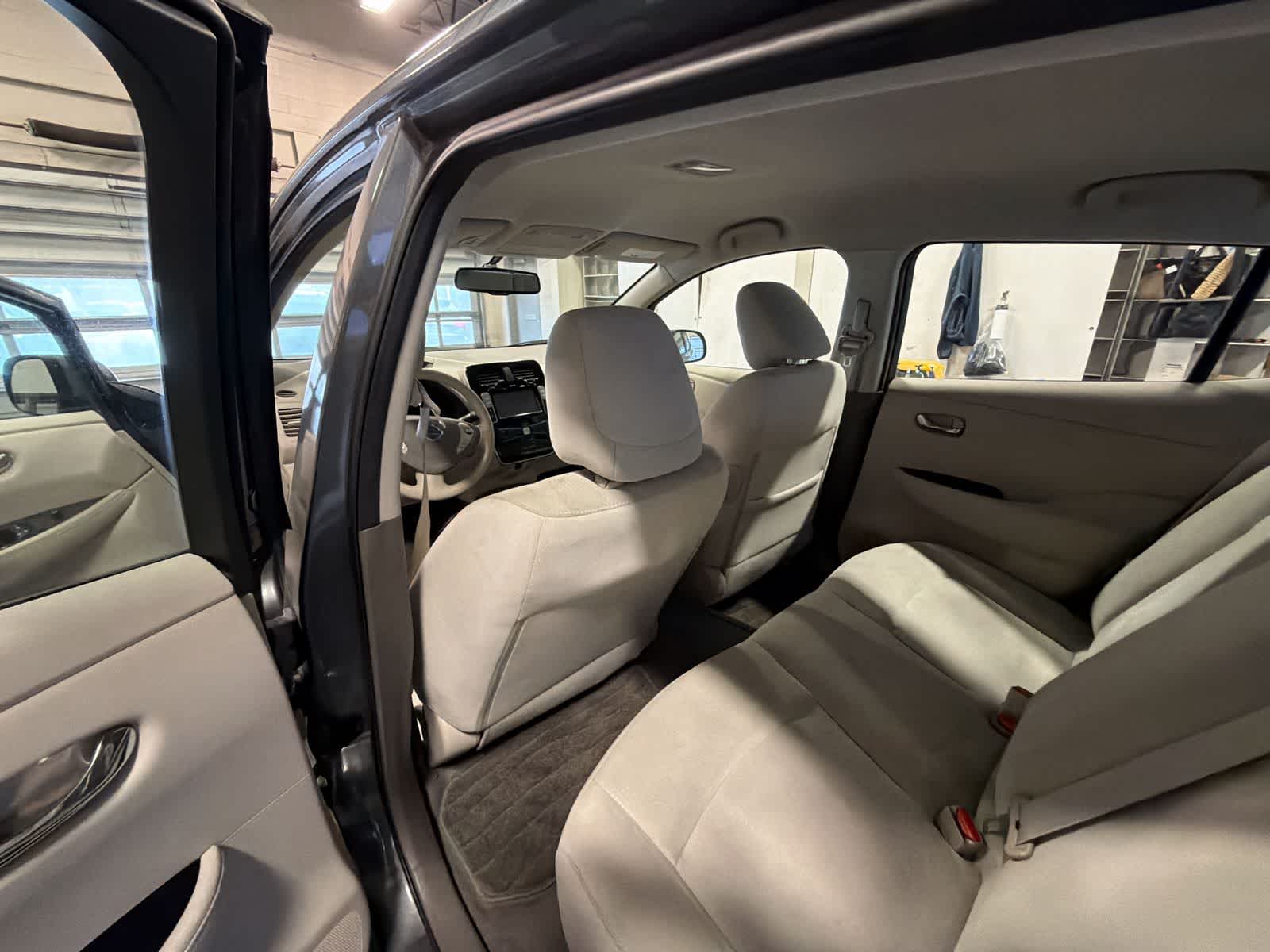 Thumbnail: 2015 Nissan Leaf - 18