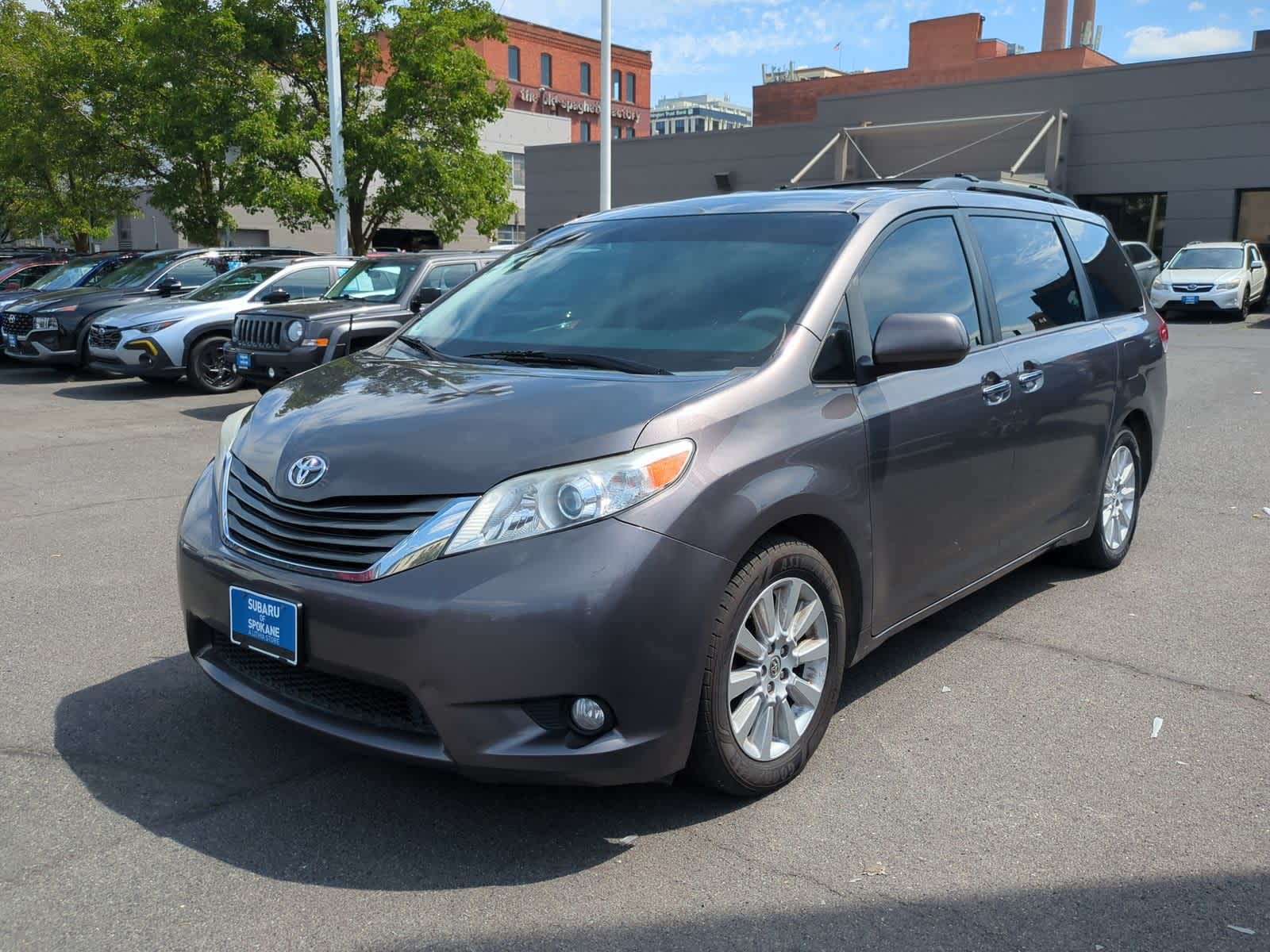 Thumbnail: 2013 Toyota Sienna - 4