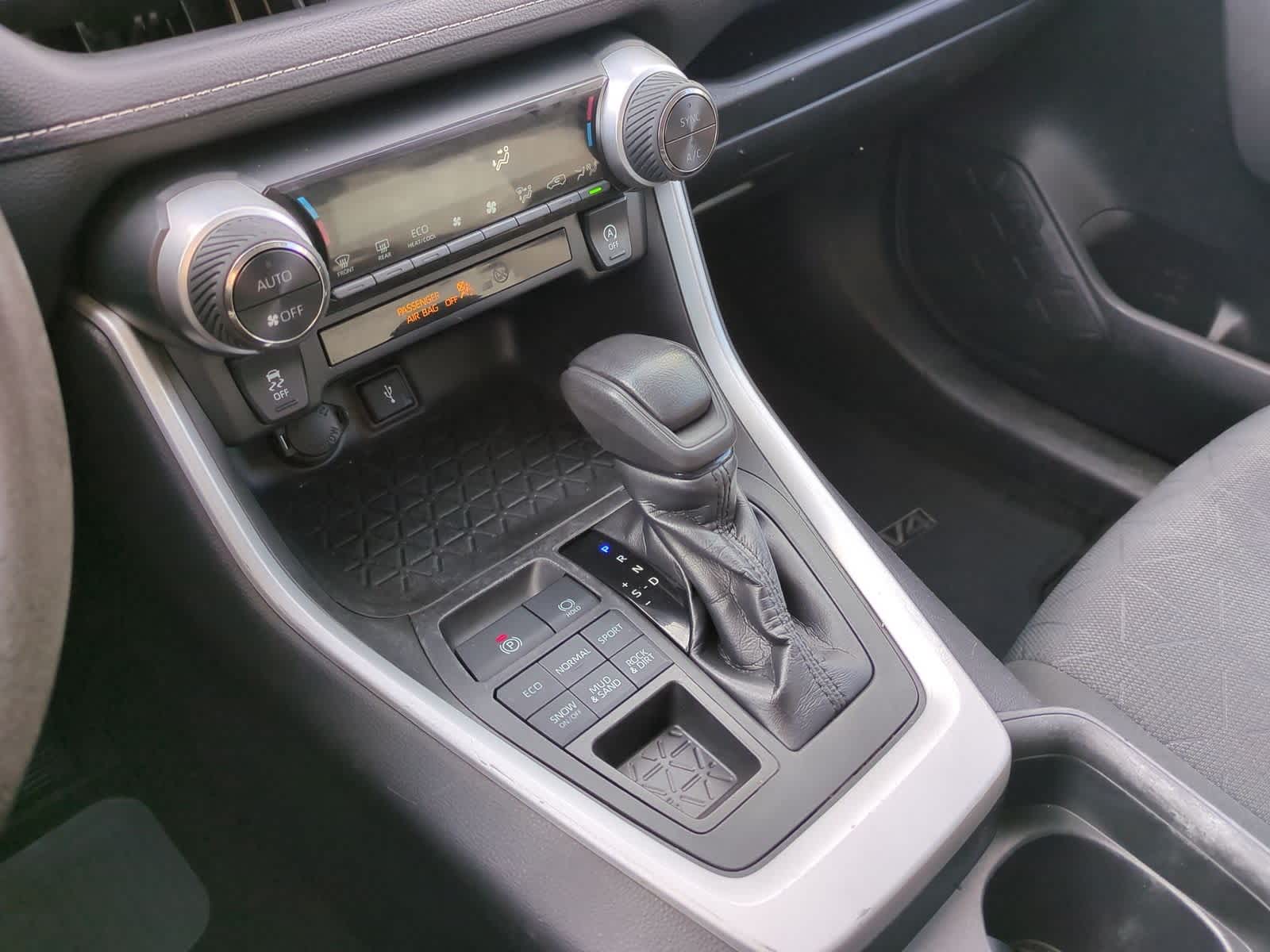 Thumbnail: 2020 Toyota RAV4 - 31