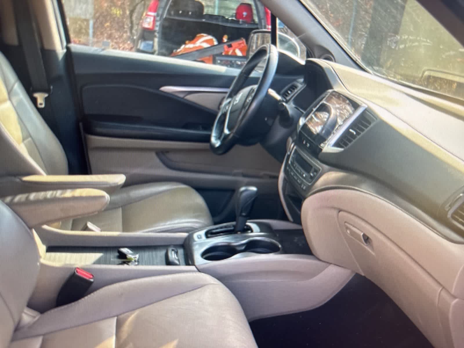 Thumbnail: 2017 Honda Pilot - 11