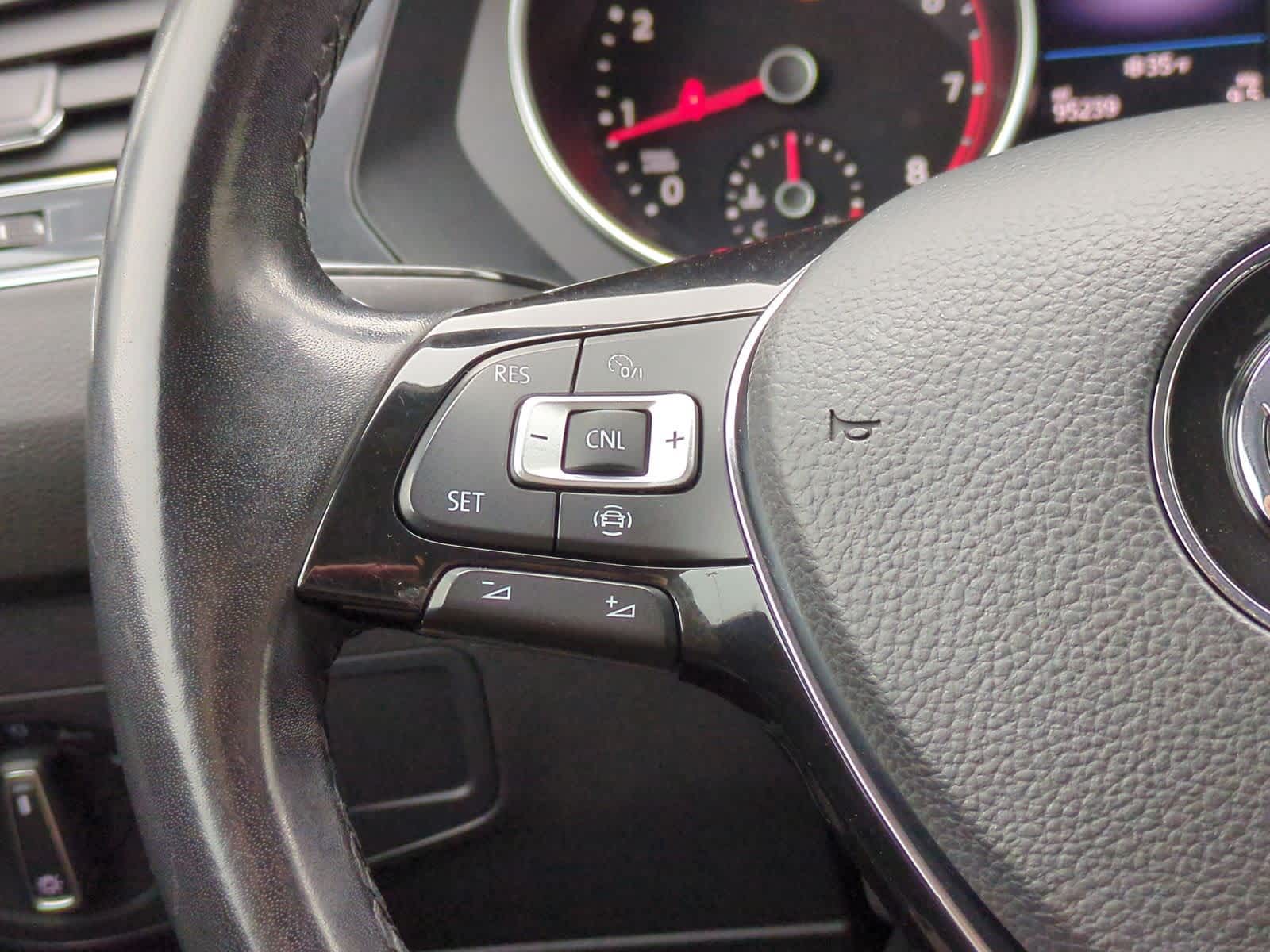 Thumbnail: 2019 Volkswagen Tiguan - 25