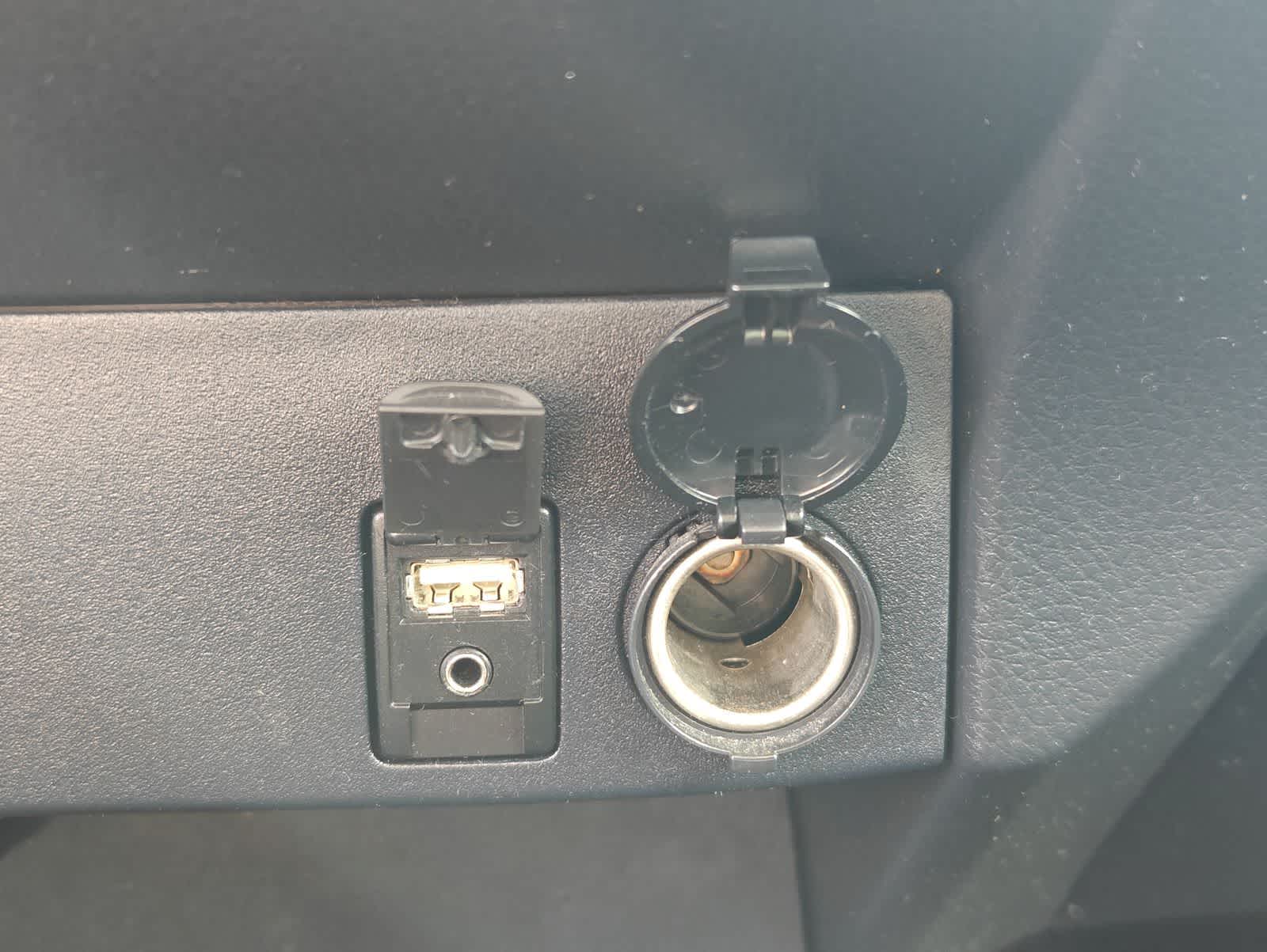 Thumbnail: 2017 Toyota RAV4 - 30