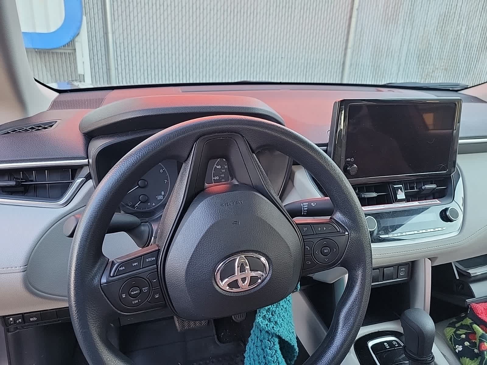 2023 Toyota Corolla Cross L photo 2