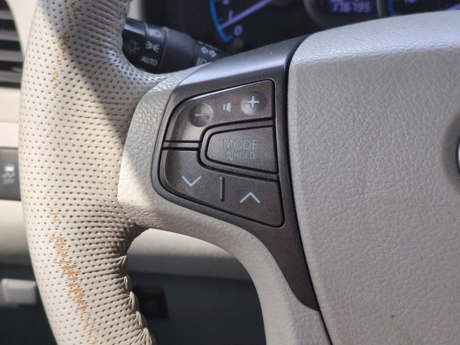 Thumbnail: 2013 Toyota Sienna - 25