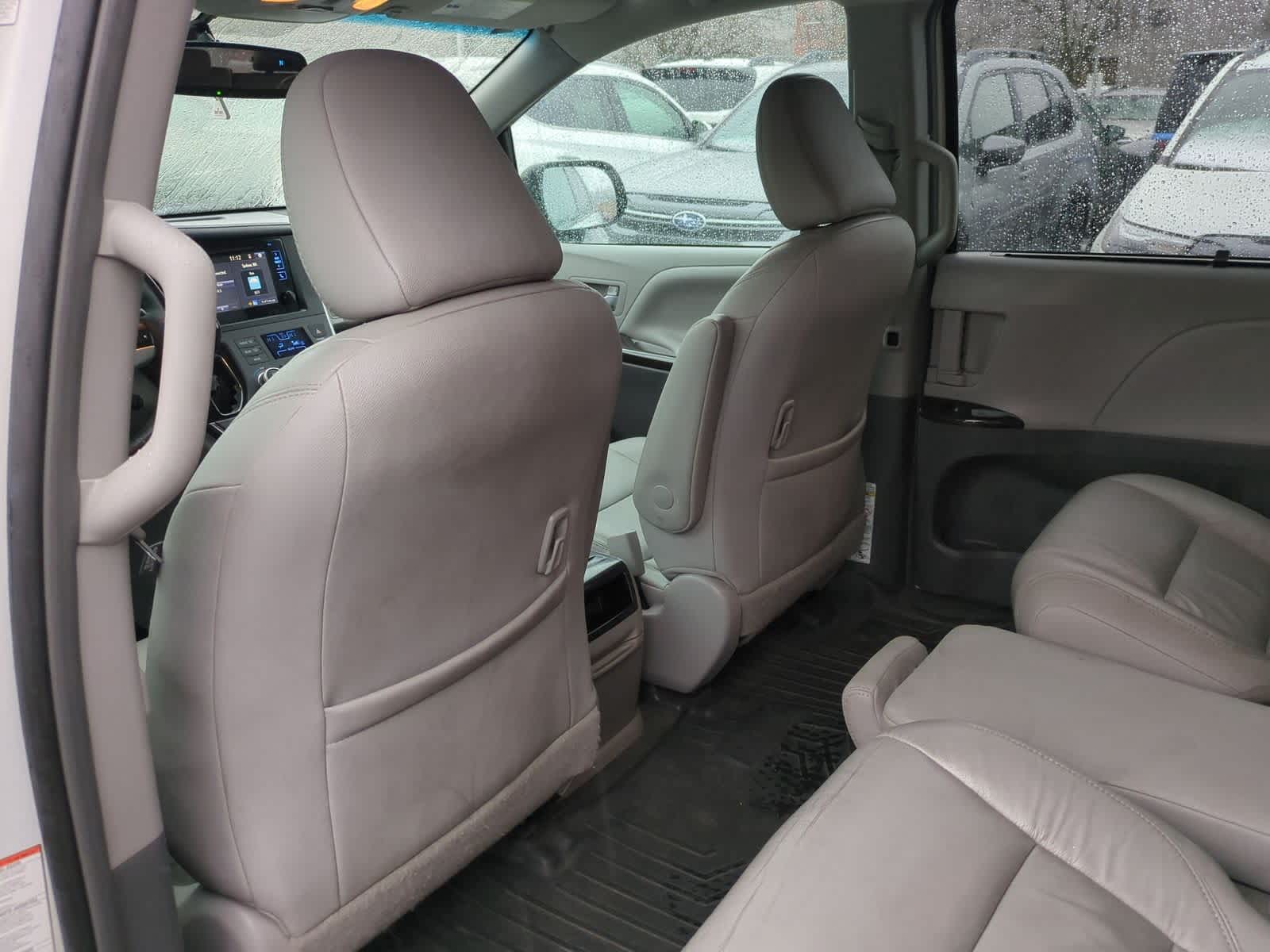 Thumbnail: 2017 Toyota Sienna - 19