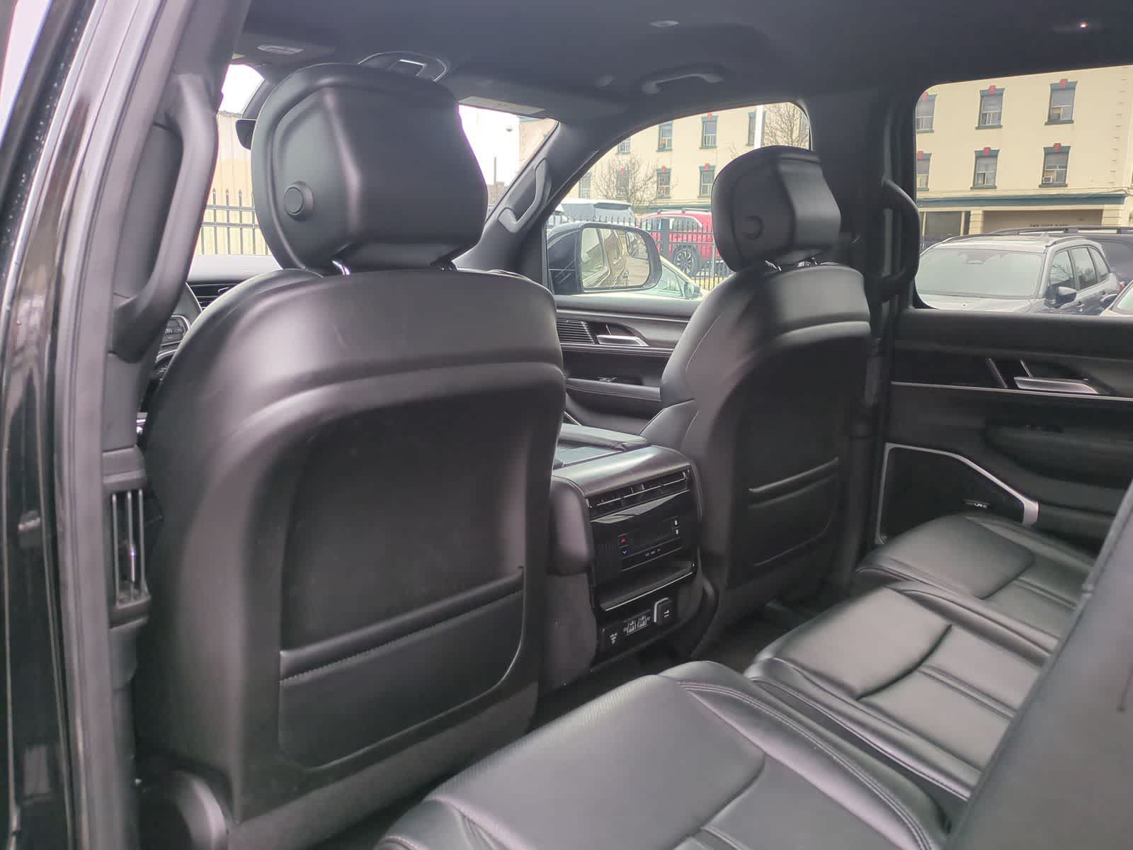 Thumbnail: 2024 Jeep Wagoneer - 18