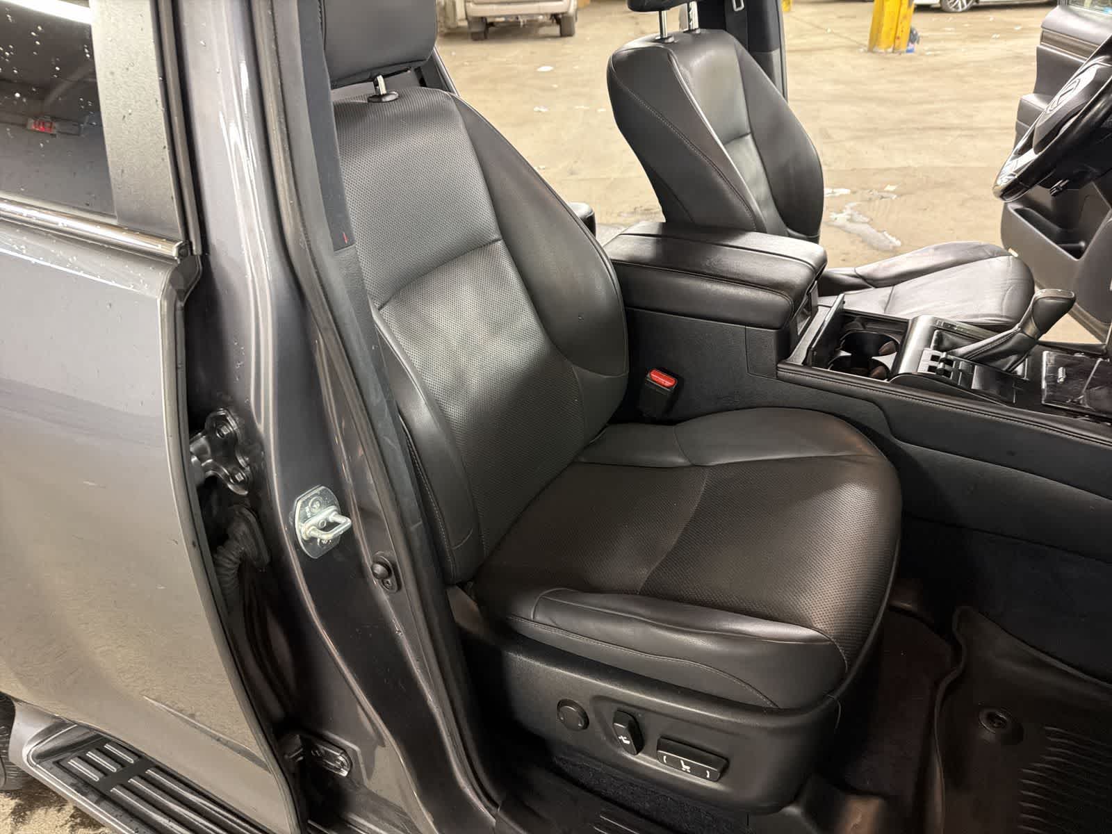 Thumbnail: 2020 Lexus GX - 24