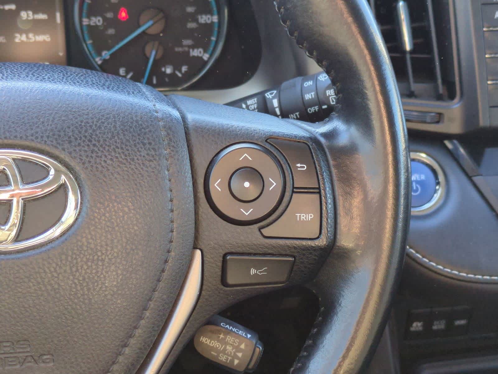 Thumbnail: 2018 Toyota RAV4 - 25